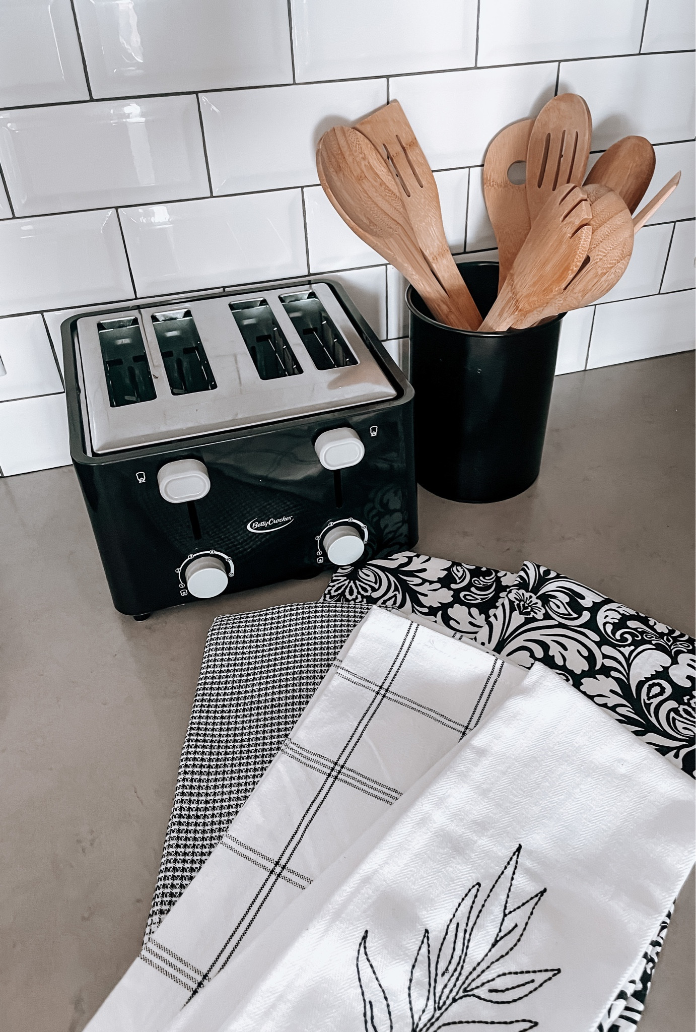 Kitchen 
Kitchen utensils
Wooden utensils
Kitchen essentials 
Amazon home 
Amazon kitchen 
Black kitchen tools
Black kitchen utensils


#LTKhome #LTKsalealert #LTKunder50