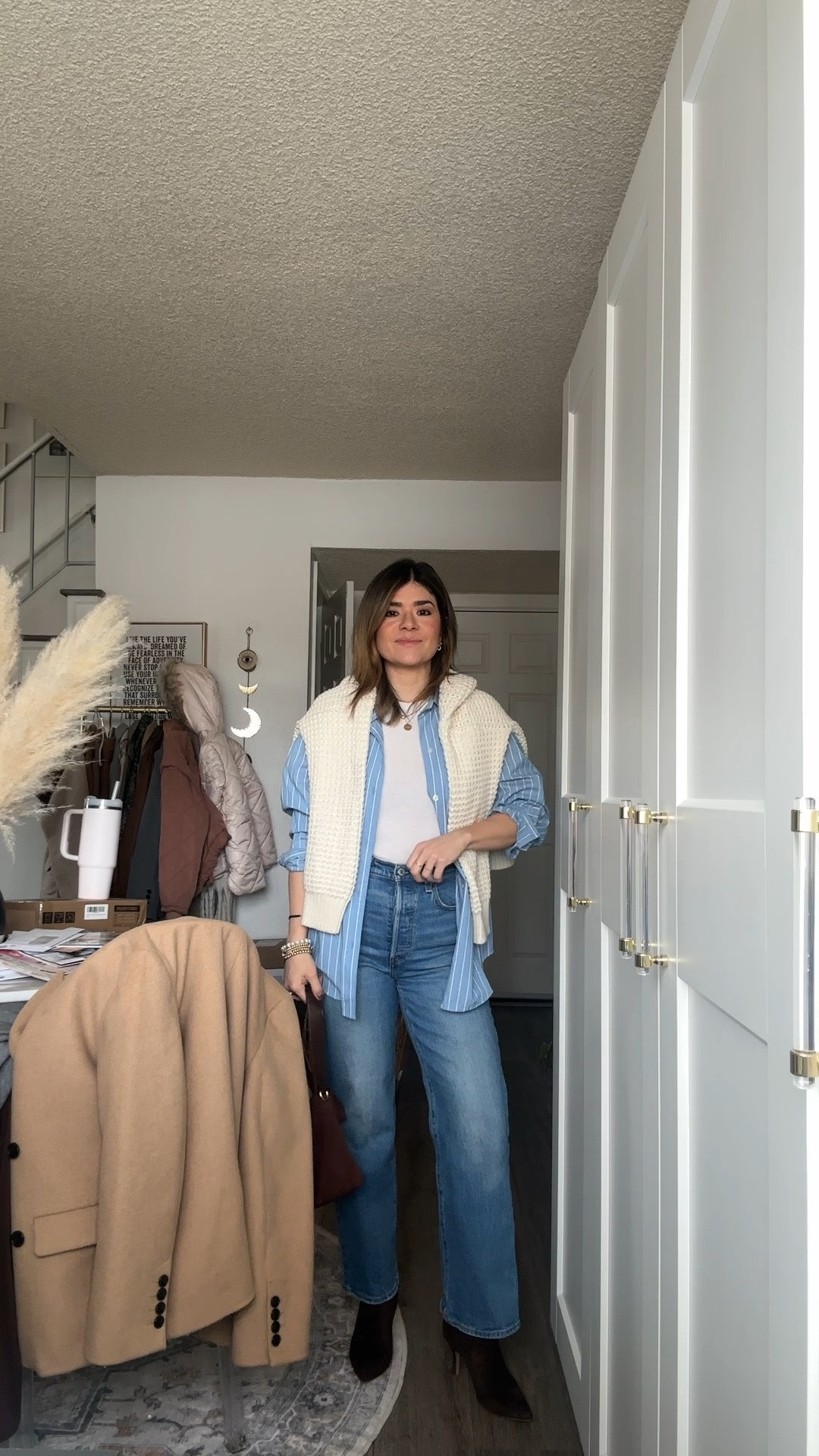 Outfit check! Wearing my Levi’s Ribcage straight leg jeans. They run tts. Wearing size 25. 
Tank top is from Target. I have it in all colors! 


#LTKFindsUnder100 #LTKShoeCrush #LTKFindsUnder50