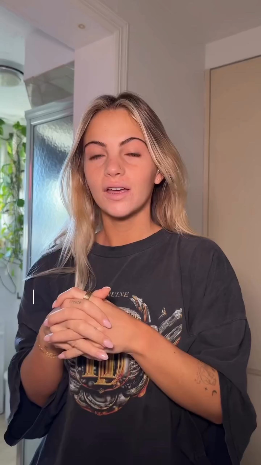 Hii vlogmas ❤️🎉 @brookemooney_ @redkenpro @rhode @medicube_global_official @cetaphil @skims @subdued @starbucks #vlog #explore #reel #viral