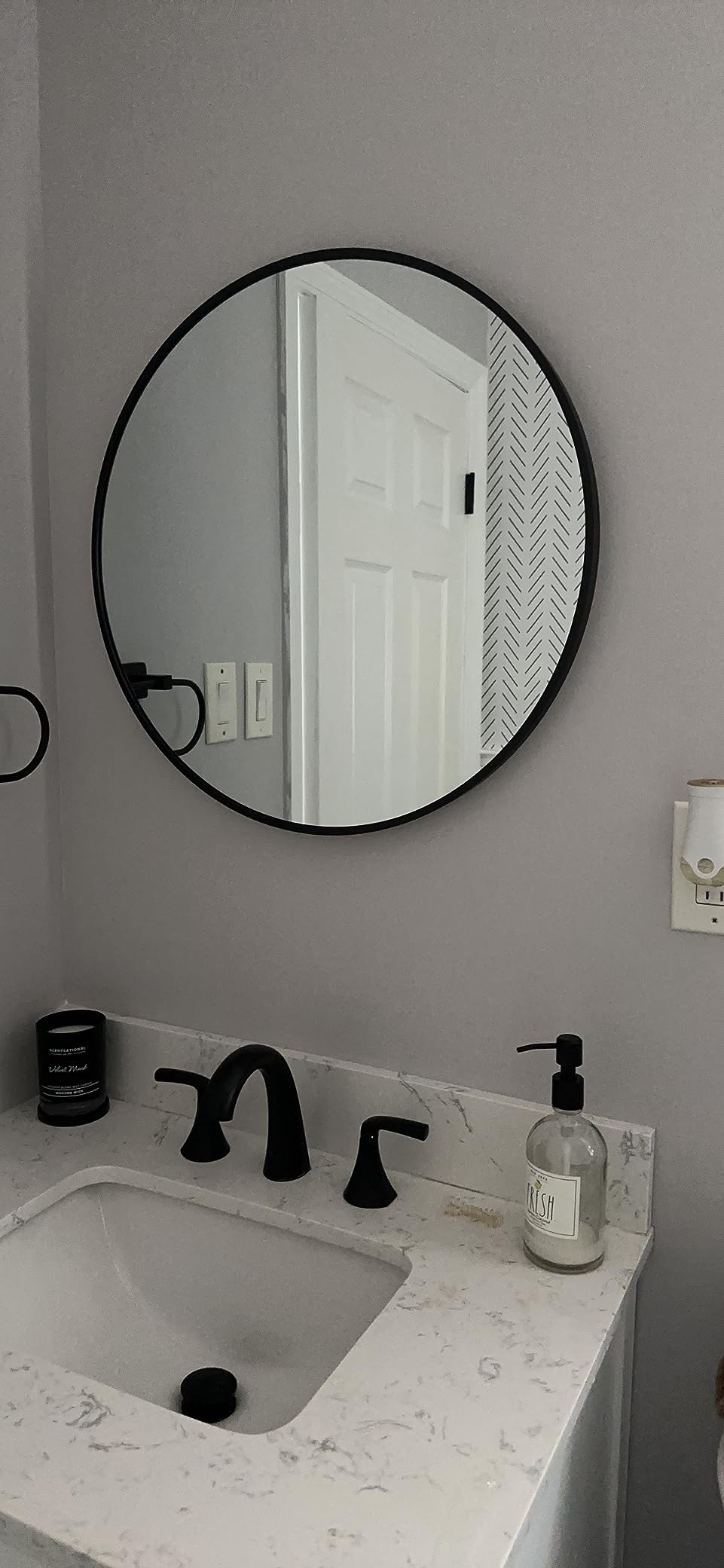 Amgngala Gold Round Mirror 24 Inch, Wall Mirrors with Hooks and Metal Framed, Round Wall Mirror f... | Amazon (US)