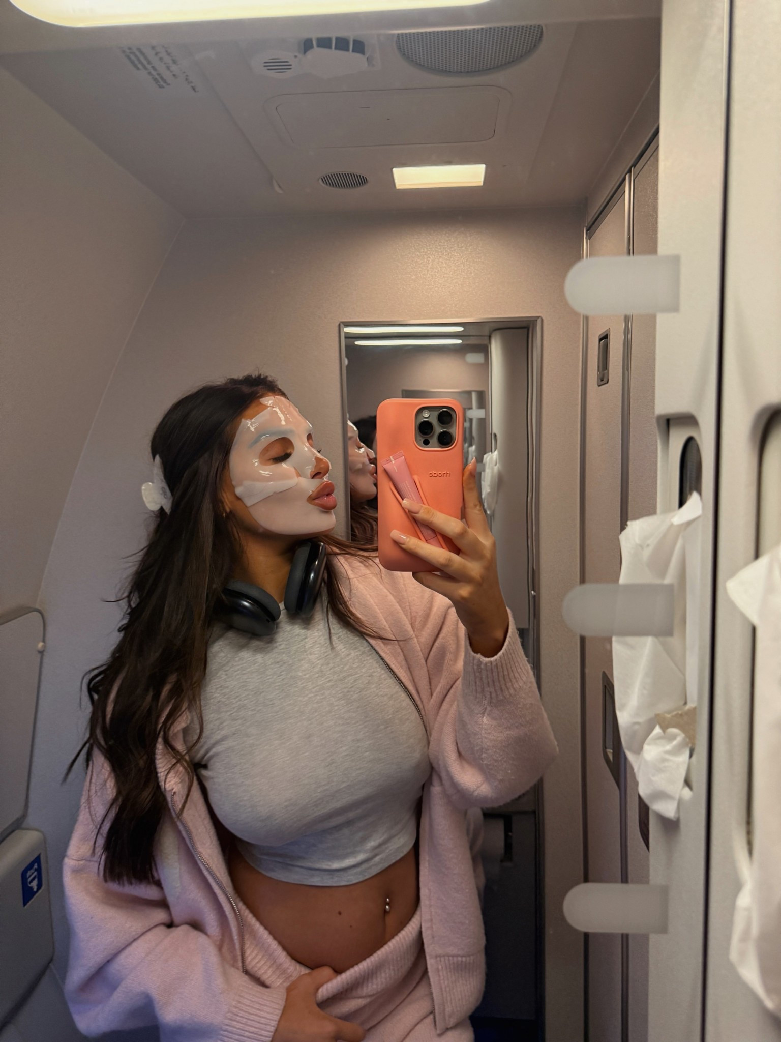 Airport fit 🫧🛫🛩️

#LTKtravel #LTKstyletip #LTKFashionMonth