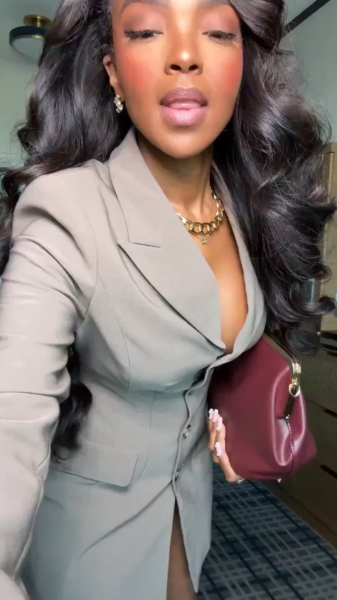 Scroll to shop this elevated black blazer dress look.

Perfect for date night, dinners, or a chic night out.

📏 Measurements: 5’4”, 140 lbs, 34D bust, 27” waist, 40” hips

Follow me on Instagram and YouTube @kirasfashionfinds
@Dynamite Clothing 