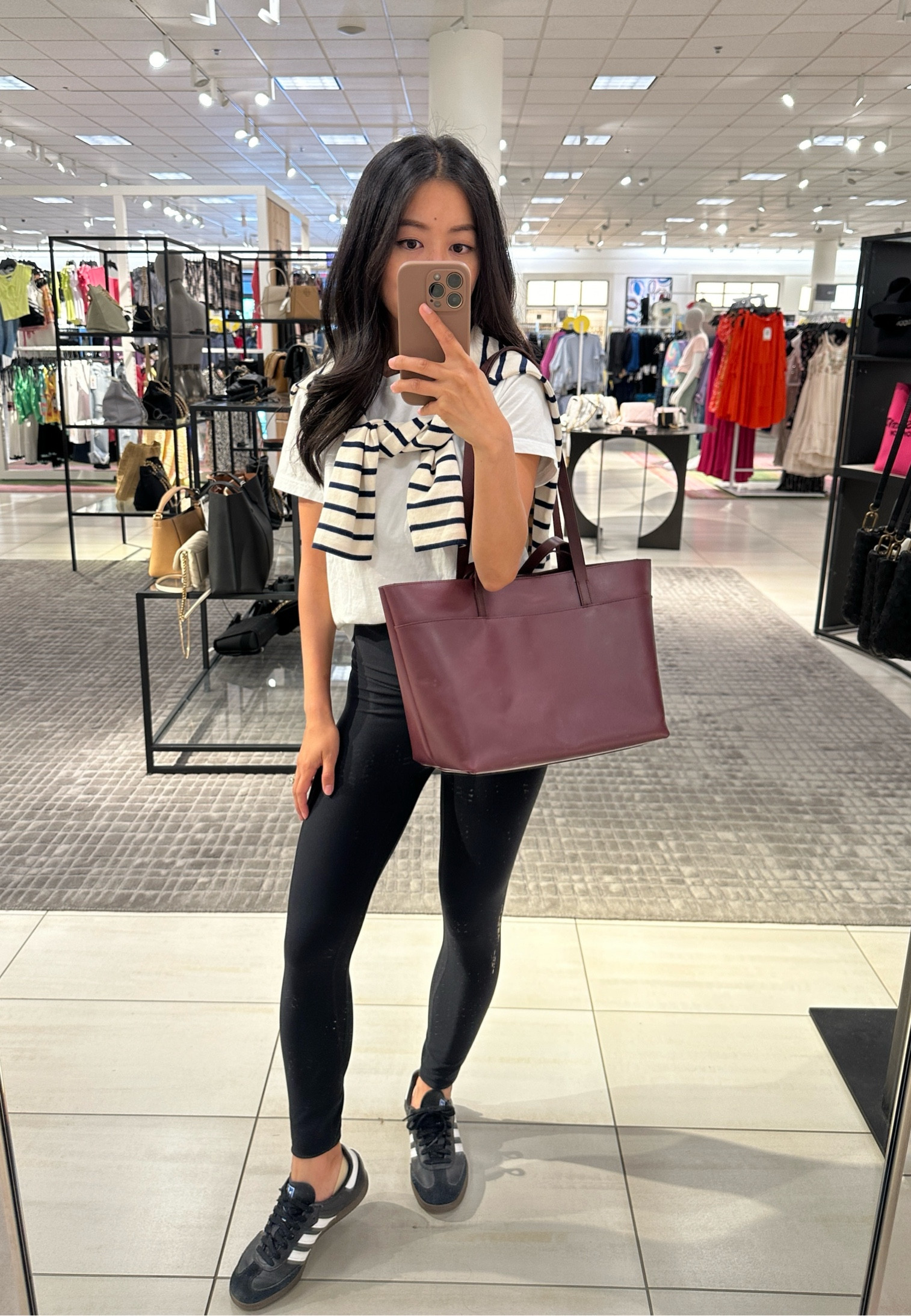 Petite friendly everyday work tote included in the Nordstrom Anniversary Sale 

•Madewell leather tote - also comes in a camel color. Fits a laptop, roomy capacity but not too oversized on petites. 

Magnetic inner closure, two handle straps for wearing over the shoulder or carrying by hand. 

•AF leggings xs short
•Everlane tee xs
•Adidas sneakers 


#LTKxNSale #LTKWorkwear #LTKItBag