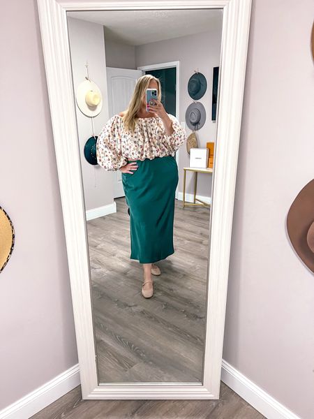 A fun a flirty outfit with this satin skirt and off the shoulder crop top. I styled with my favorite ballet flats with jewels. 

Plus size outfit
plus size skirt
Plus size ootd 
Plus size summer outfit 
Plus size crop top 
Off the shoulder blouse 
Floral blouse 
Satin skirt 
Plus ootd 
Date night outfit 


#LTKPlusSize #LTKSeasonal #LTKOver40