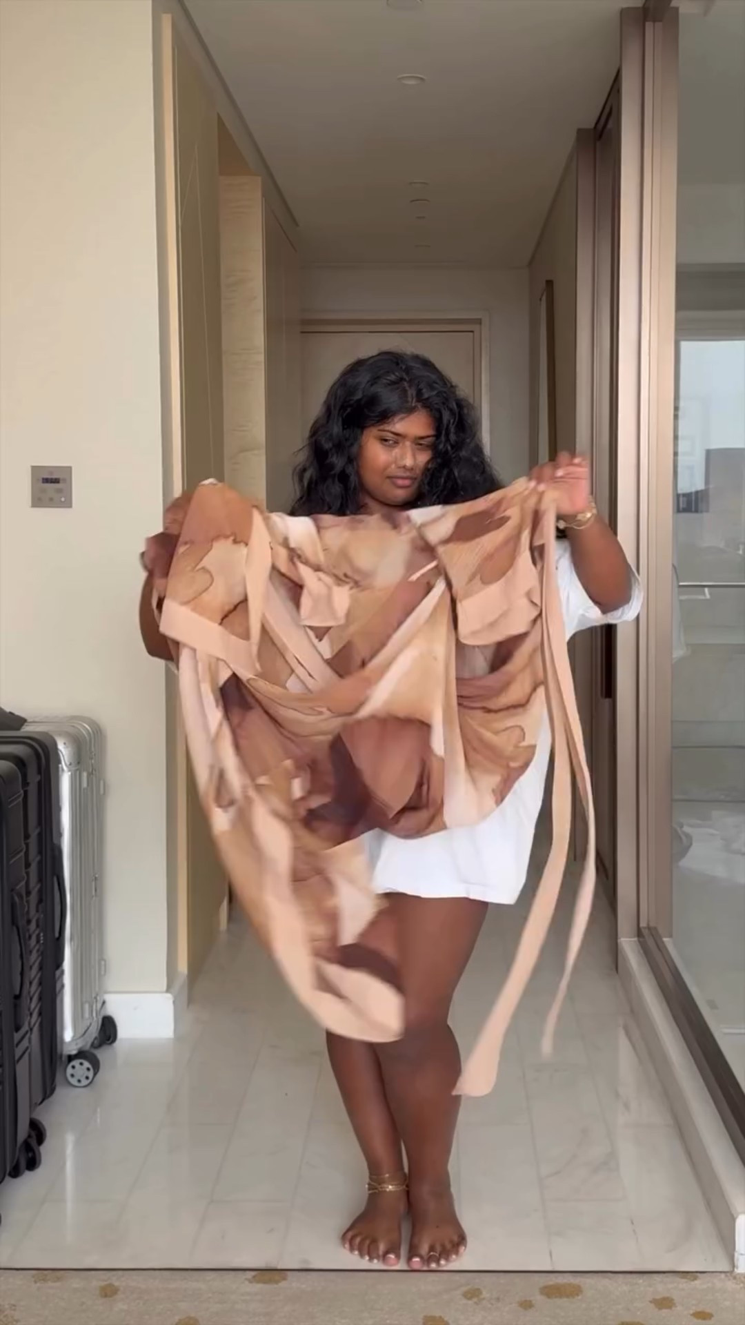 Dubai day 2 
.
.
.
Too: @skims 
Bottoms: @zara 
Shoes: @jeffreycampbell 
Overcoat: @jluxlabel