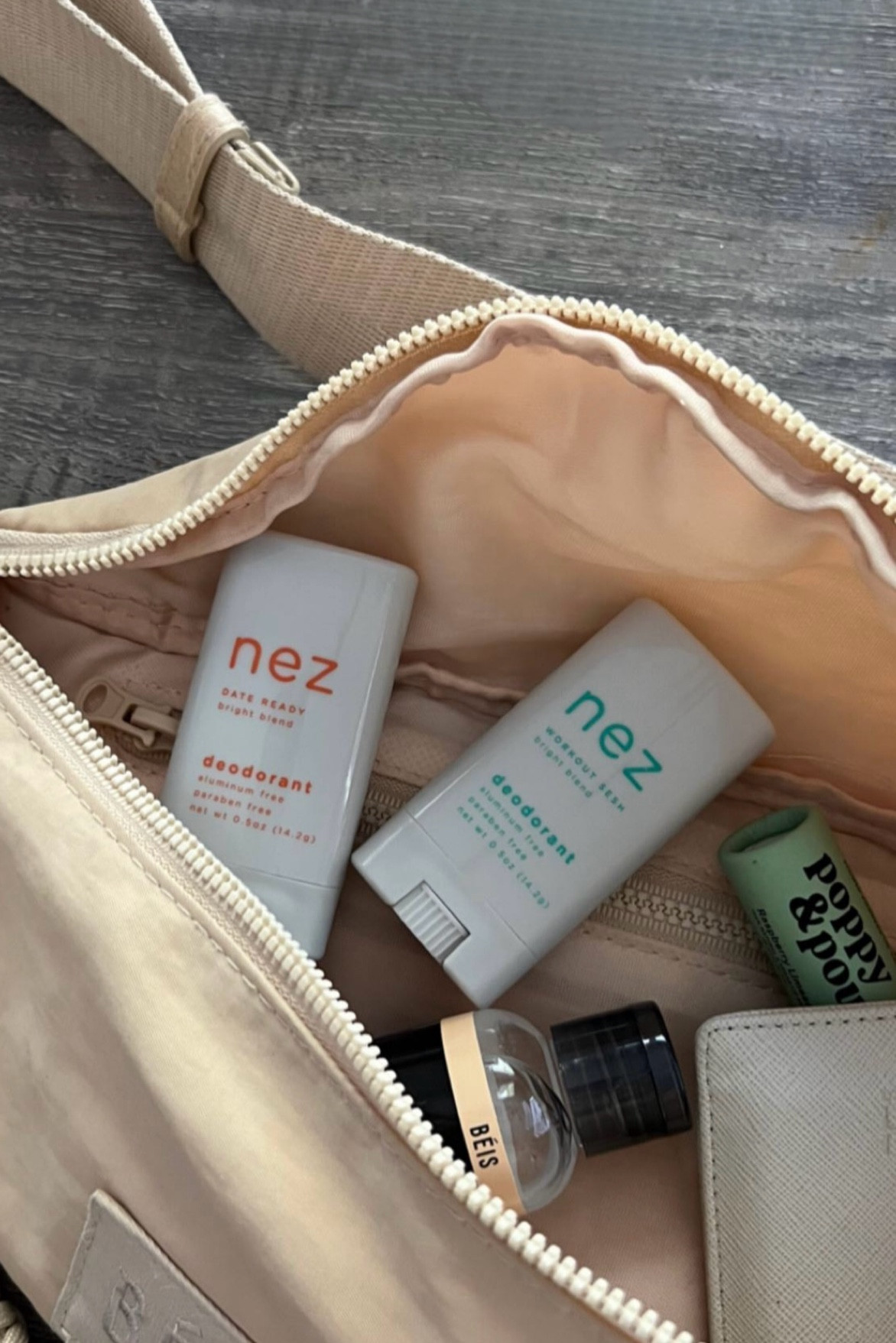 Clean deodorant formulated without aluminum salts, parabens, baking soda and gluten. dermatologist-tested | hypoallergenic | vegan | not tested on animals