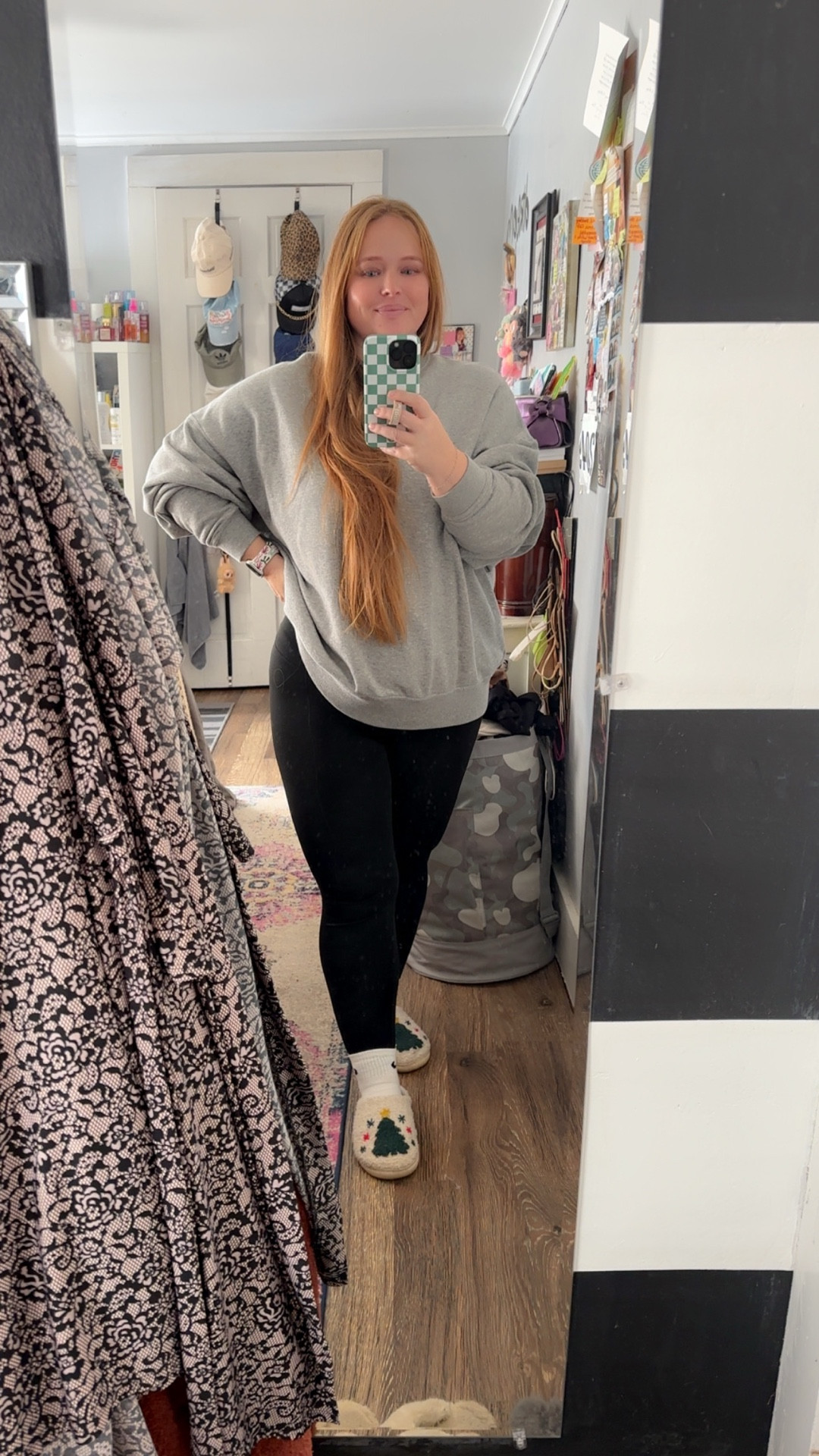 A nice cozy fit for a snowy day. This oversized Nike sweater is always a good choice. Today I paired it with some simple black leggings. 

This is how simple feeling put together can be!

#LTKootd #LTKMidsize #LTKmomlife