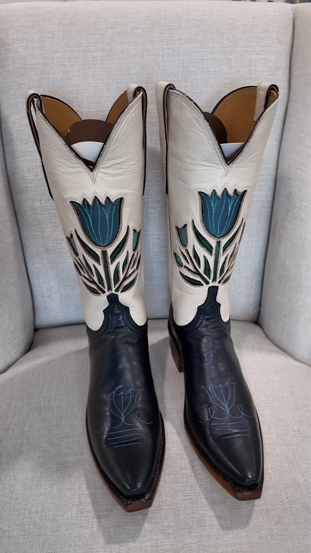 🌷 LUCCHESE ROADRUNNER BOOT 🌷 

These are in collaboration with Lela Rose. They come in this gorgeous box with a dust bag and the wrapping is the cutest. 

This style also comes in like a burnt orange but I just thought this color was so so pretty. If you know me, you know that I wear a ton of blues and navy. 

I also love flowers and I loved the turquoise and green floral detail in this boot. These are absolutely gorgeous! 
@lucchese 

Boots, lucchese boots, western boots, Lela Rose, Smiles and Pearls

#LTKootd #LTKMidsize #LTKOver40