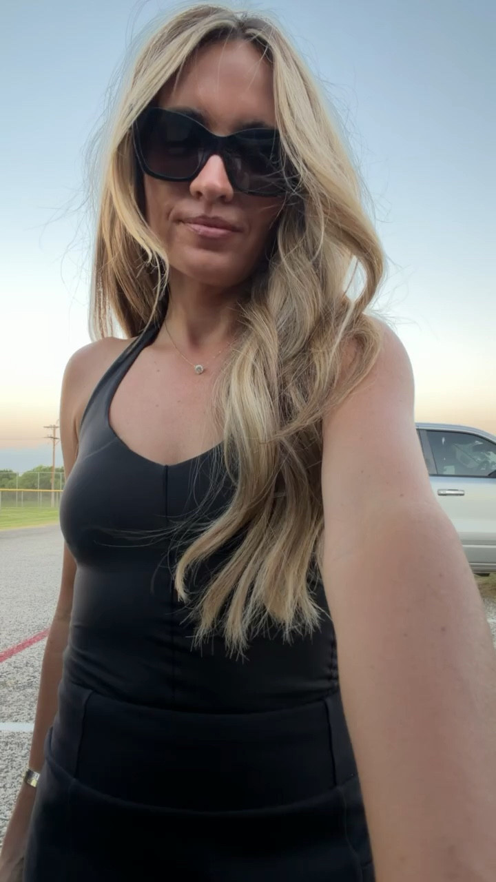Sports mom, sports mom ootd, activewear

#LTKActive #LTKmomlife #LTKootd