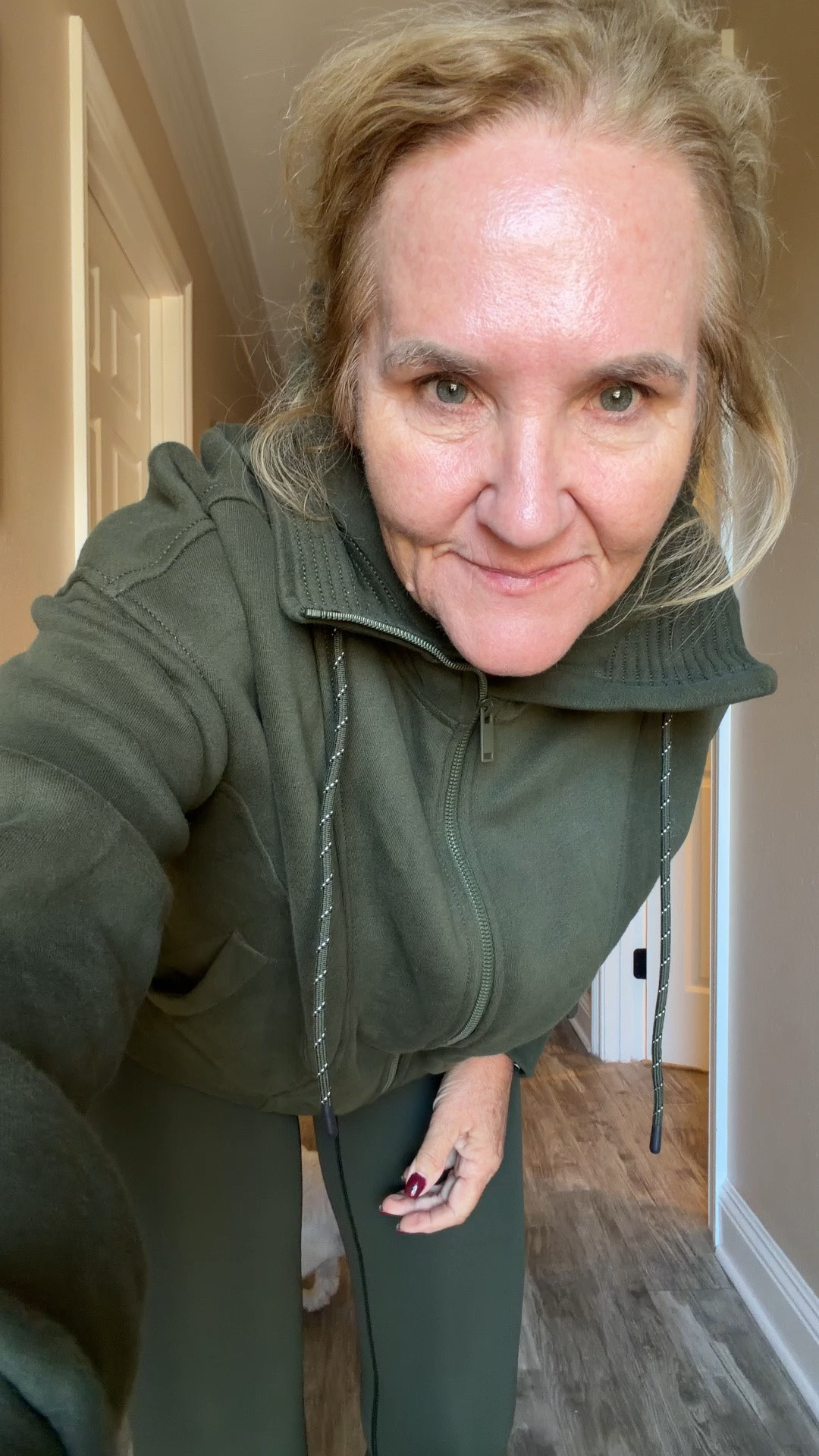 Hoodie and legging size medium
You definitely need to bring a hoodie or something cozy when you go to Beach Trip!! because the air-conditioning is so cold
Great workout where to or fall activewear leisure