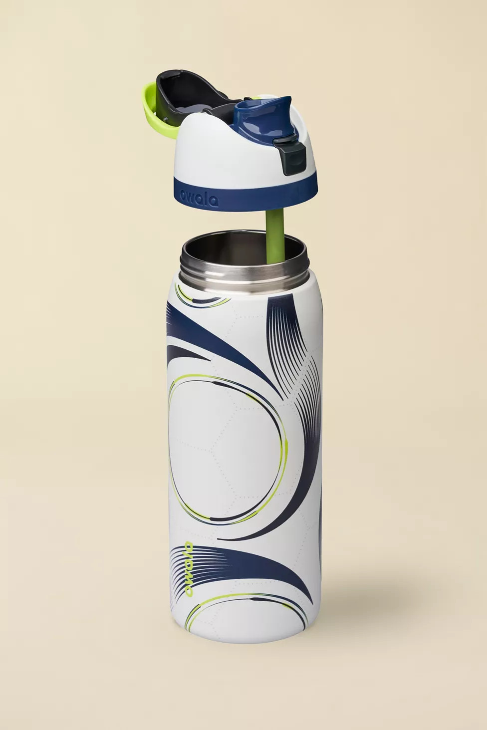 Owala FreeSip Soccer Collection 32 oz Water Bottle | Urban Outfitters (US and RoW)