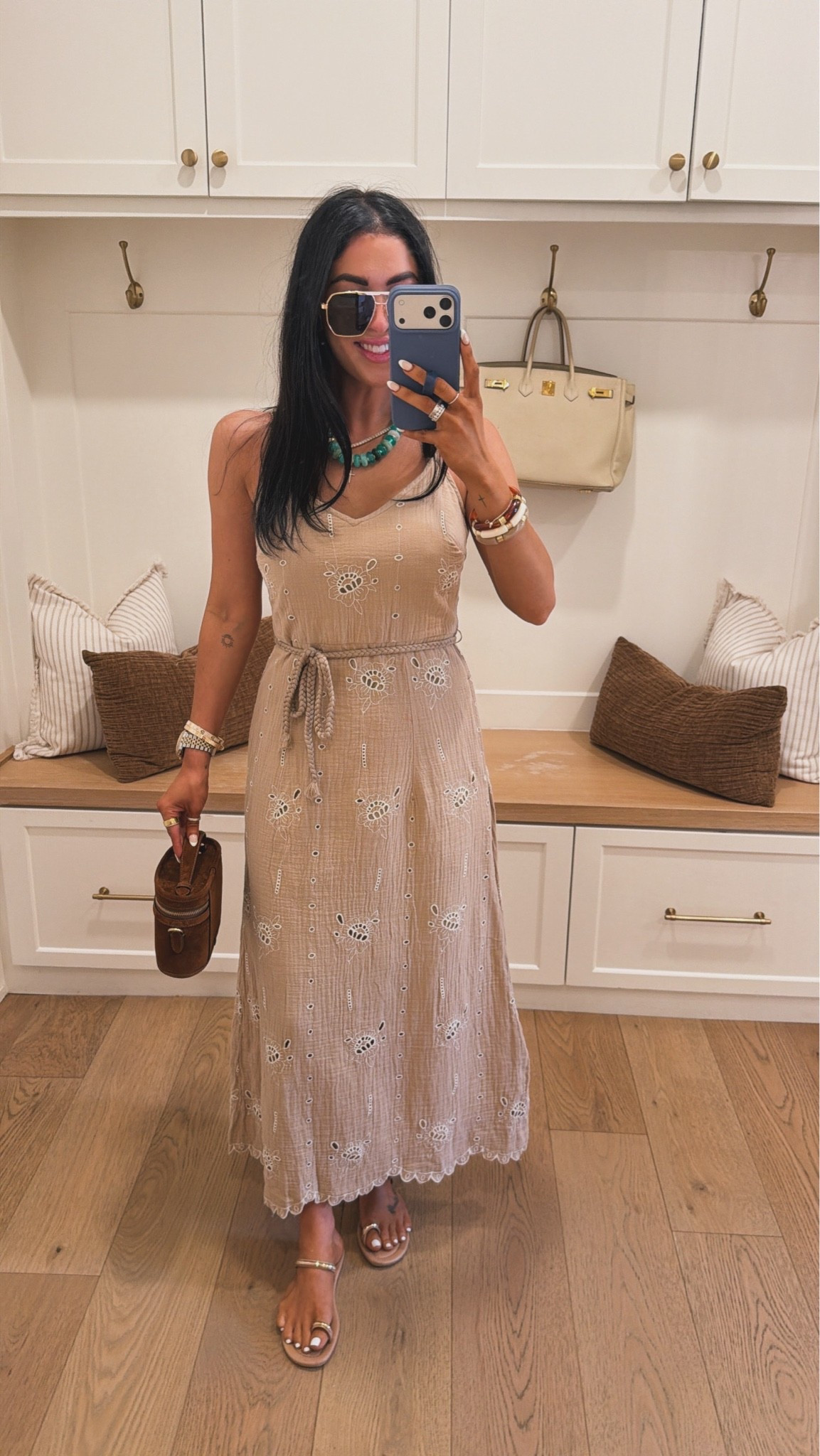 It is the dress that is pictured next to the ring! The icon shows it in red ￼