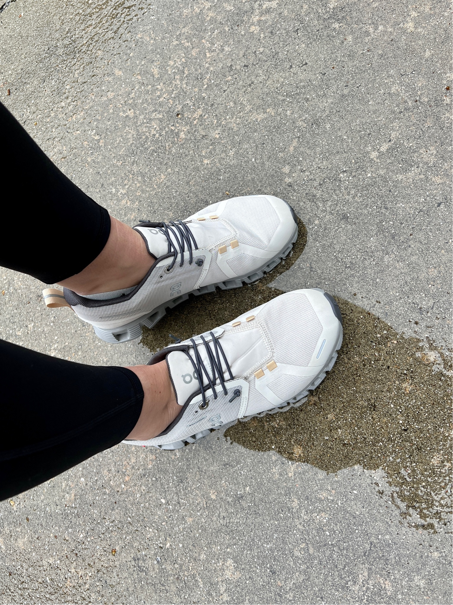 No clunky rain boots🙌🏼 
Cloud 5 Waterproof Shoes!! 

#ocsneakers #waterproofshoes #oncloud #cloud5 

#LTKshoecrush