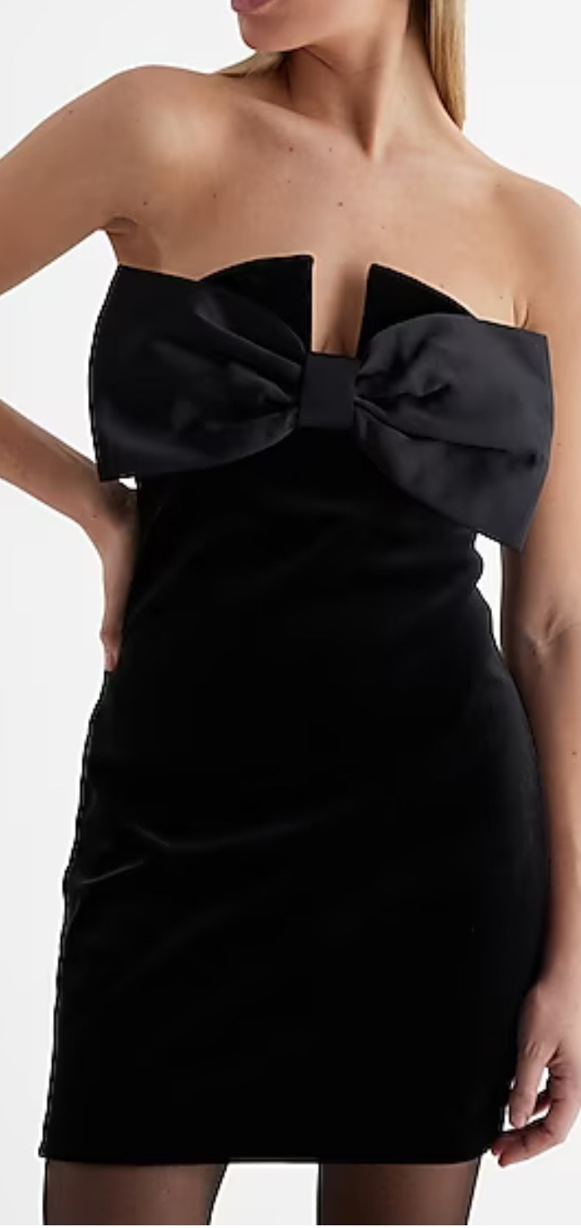 Black velvet dress - perfect for special occasions this winter 🪩🖤

#LTKHoliday #LTKSeasonal #LTKGiftGuide