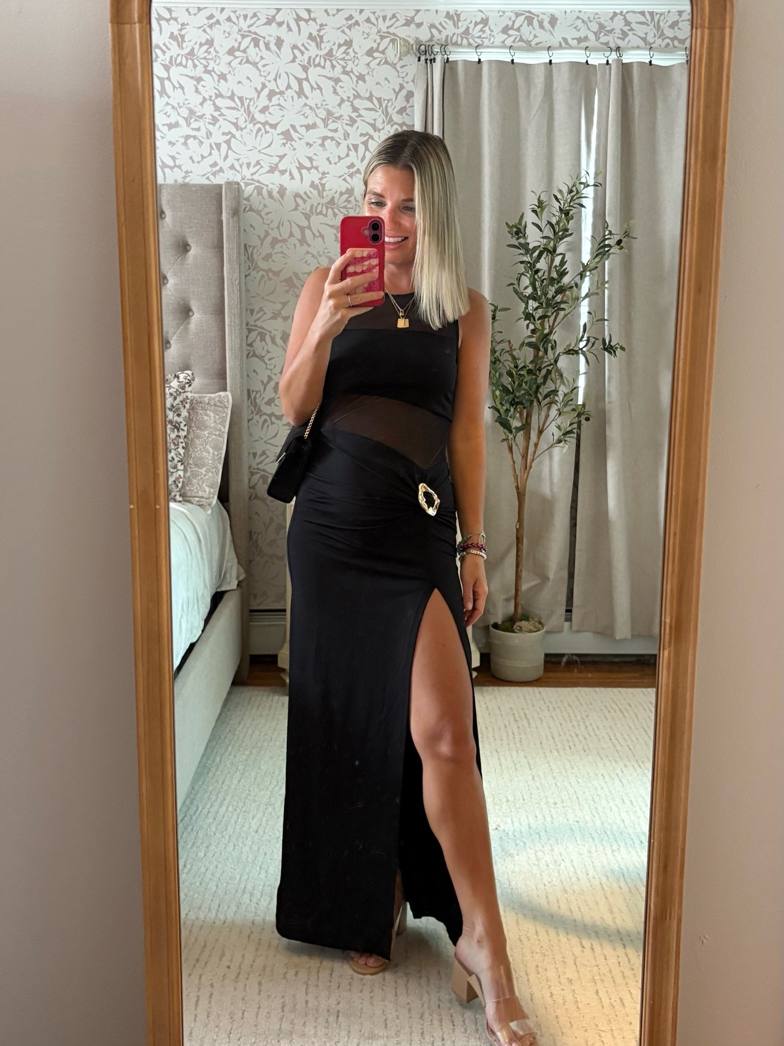 Wedding guest dress that you will be obsessed with! Instant flattering!!

#LTKootd #LTKWedding #LTKPetite
