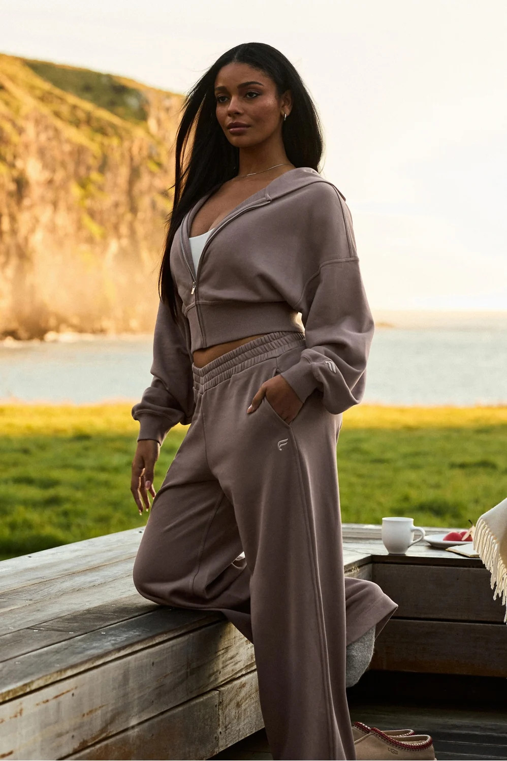 Year Round Terry V-Waist Sweatpant | Fabletics