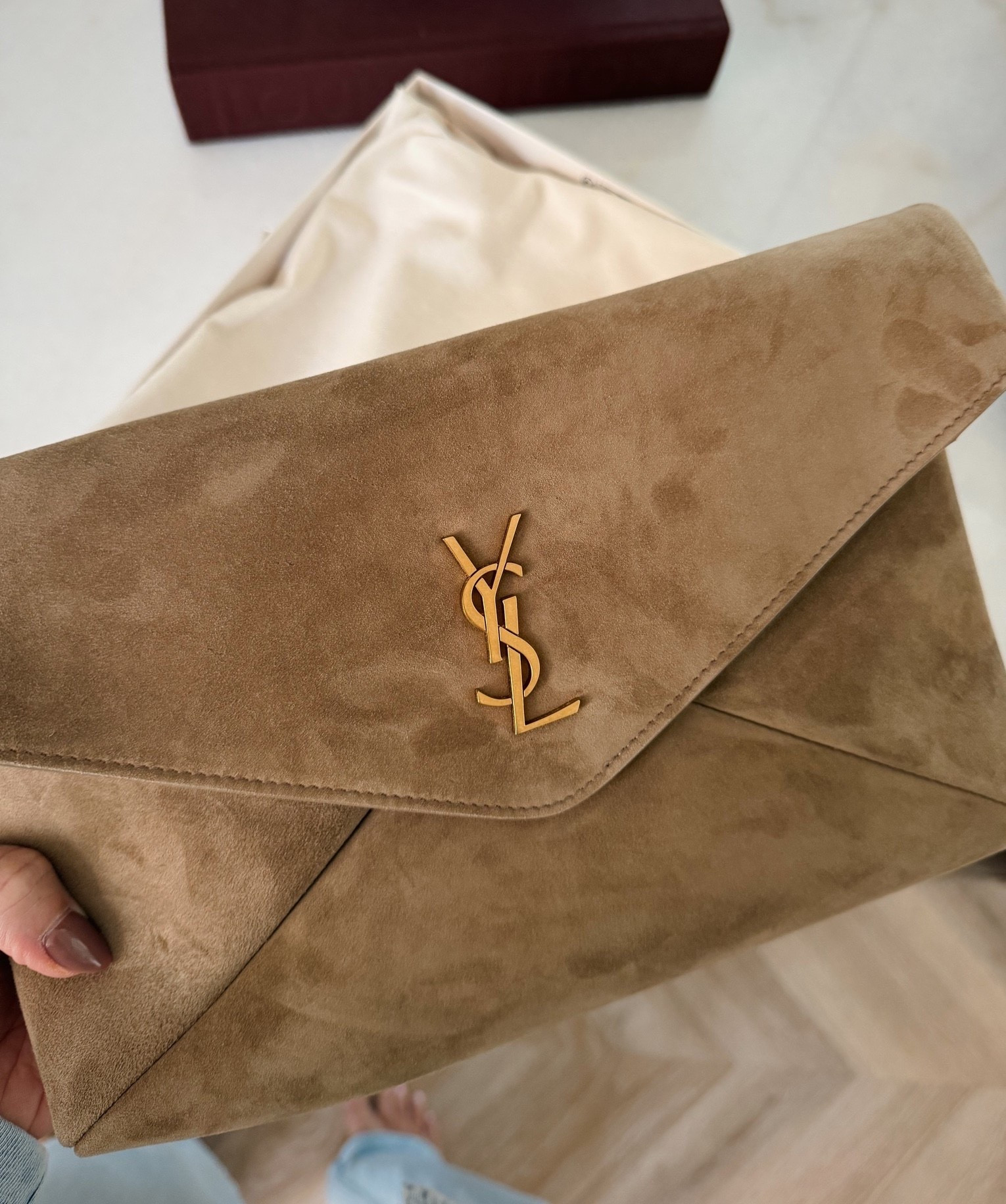 Suede clutch 🤏🏼🍂🤎

Fall style. Designer bag. It bag.

#LTKSeasonal #LTKootd #LTKstorytime