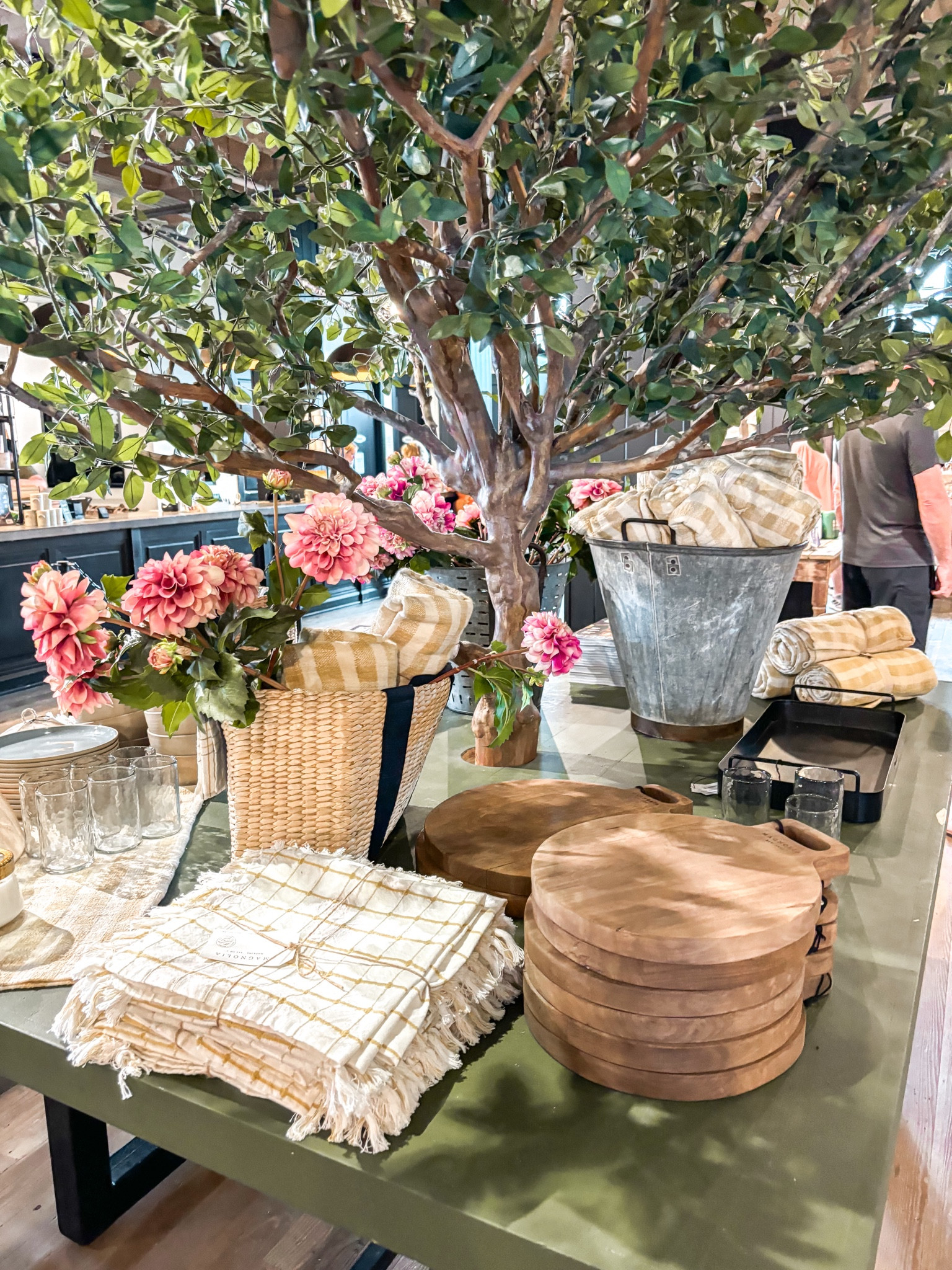 Favorite home decor finds at Magnolia Market in Waco, Texas


#LTKSeasonal #LTKHome