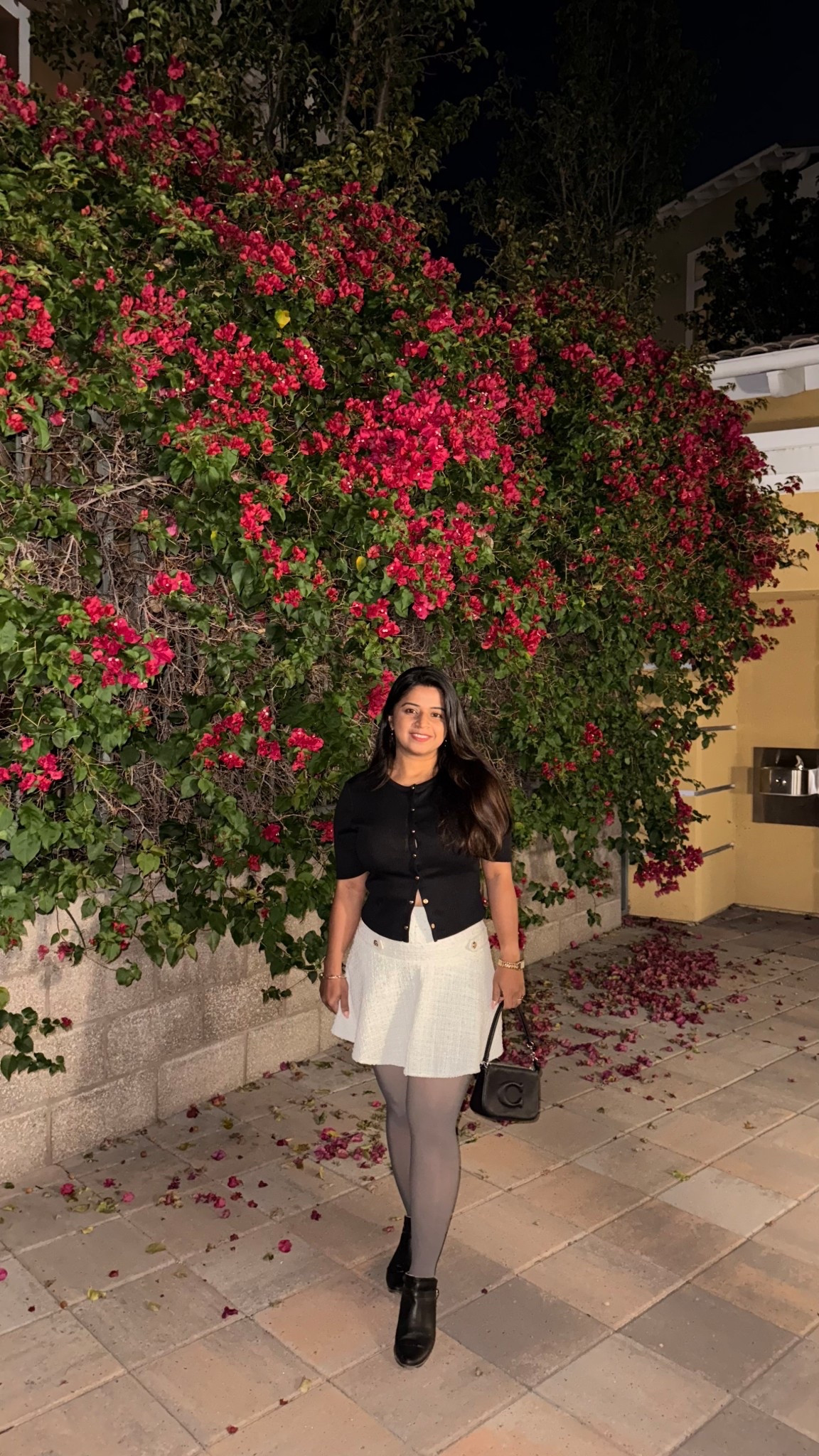 Fall evenings + floral walls 🌙✨
Loving this cute neutral outfit combo—simple black top, textured white skirt, tights, and ankle boots for a cozy-chic night look 🖤🤍

I’m obsessed with how feminine and timeless this combo feels! 💐✨

Shop the exact (or similar) pieces below ⬇️

#ltkfashion #ltkstyle #ltkoutfit #aboutlastnight

#LTKgrwm #LTKHoliday #LTKFindsUnder50