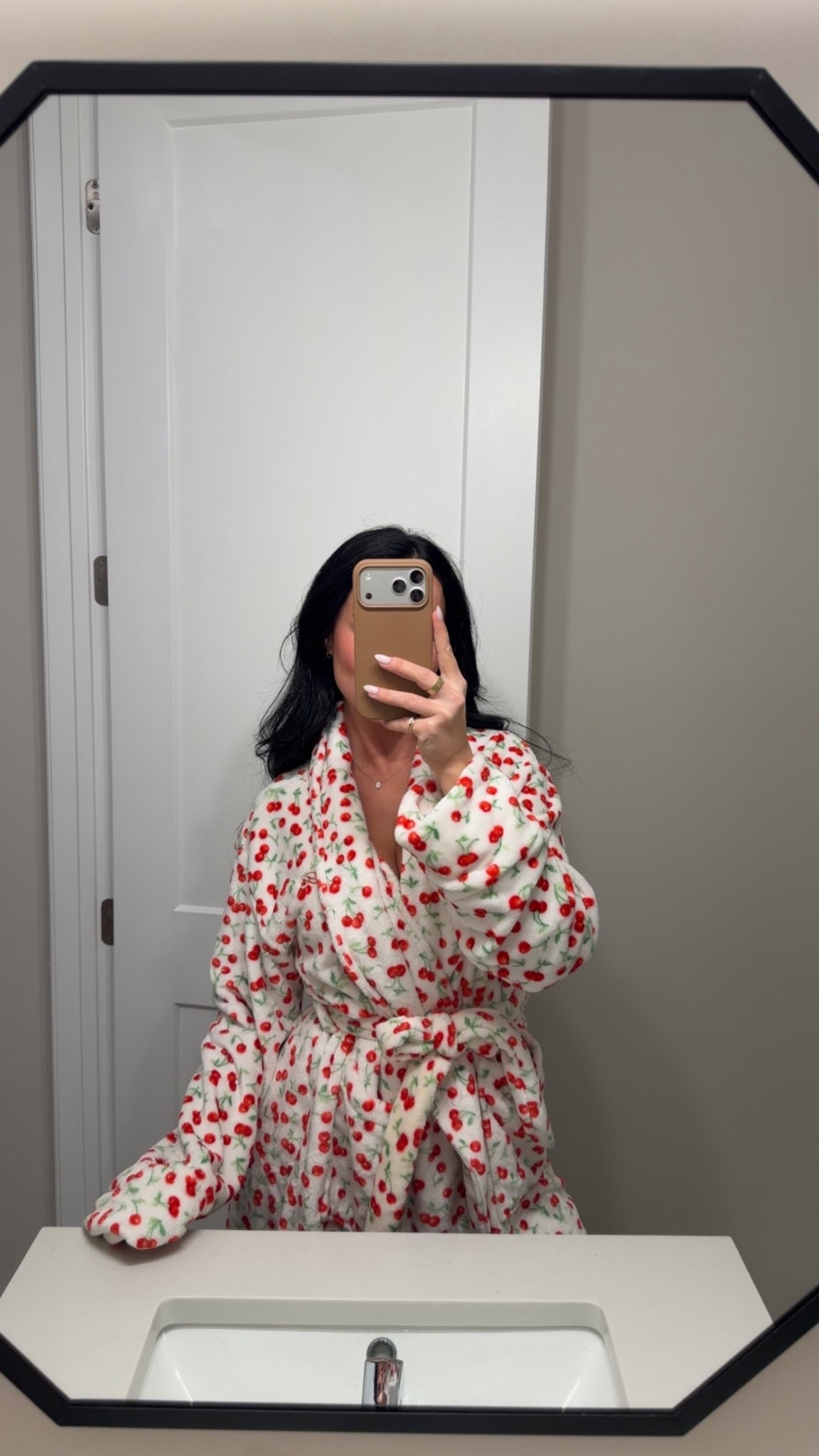 PINK's new limited-edition drop with Frankie's Bikinis 🍒👙
#pinkpartner  @vspink 
