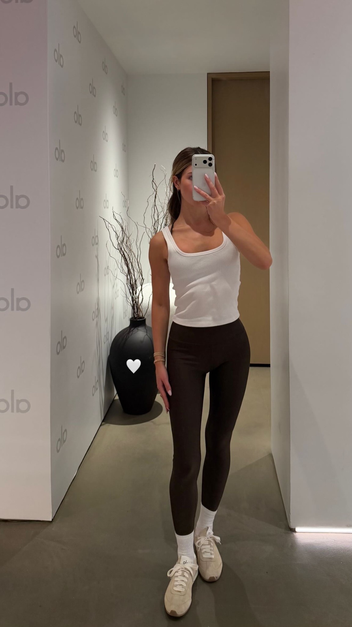 Alo workout set & sneakers 🤍