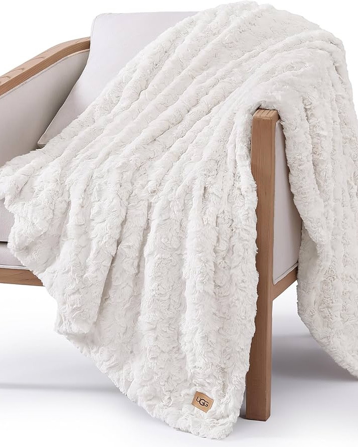 Ugg faux throw blanket

This Ugg faux blanket is the perfect throw. It is hypoallergenic and machine washable. 

On my sales with prime day deals! 

#LTKSaleAlert #LTKHome #LTKU