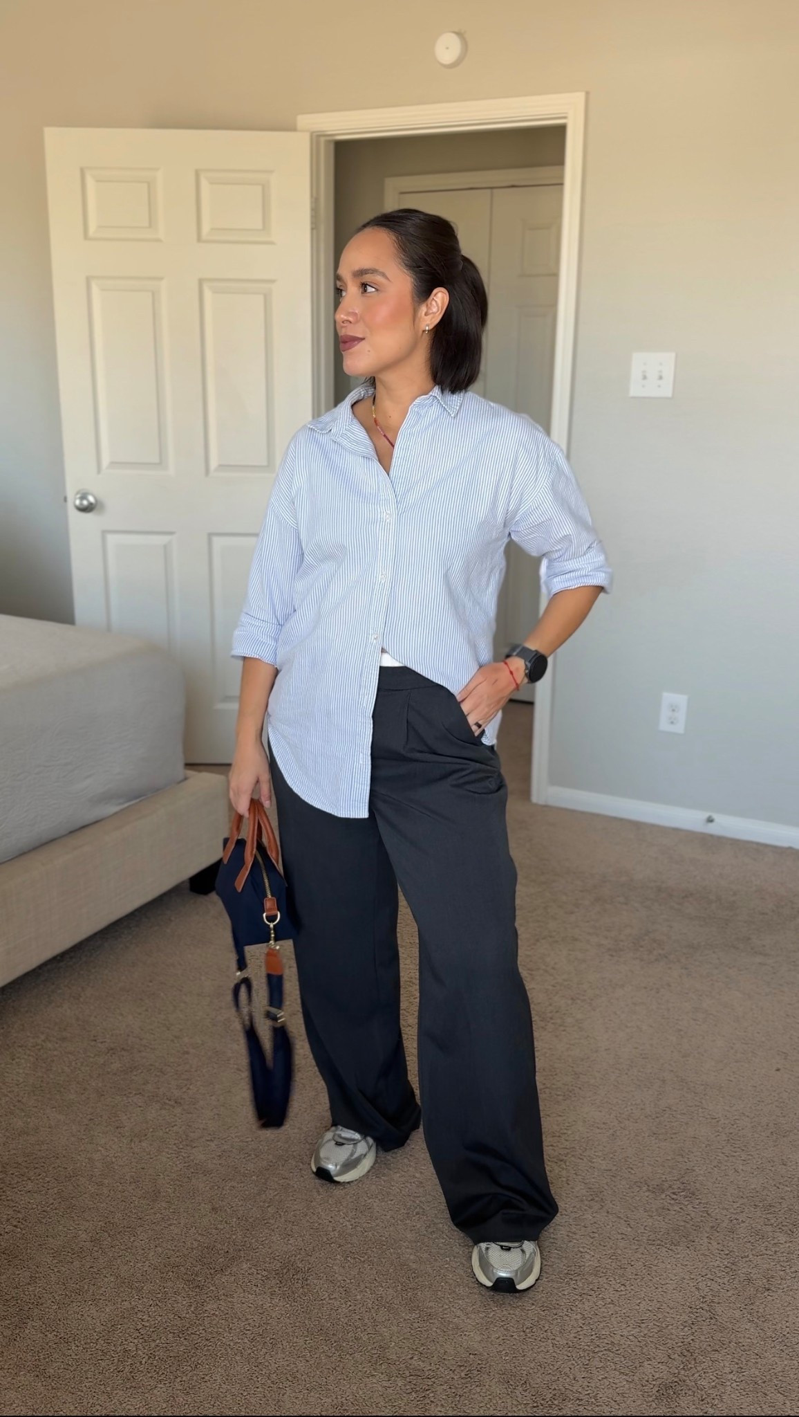 Casual chic outfits for mom on the go. Trousers fashion. Easy everyday outfit ideas. 

#LTKootd #LTKPetite #LTKmomlife