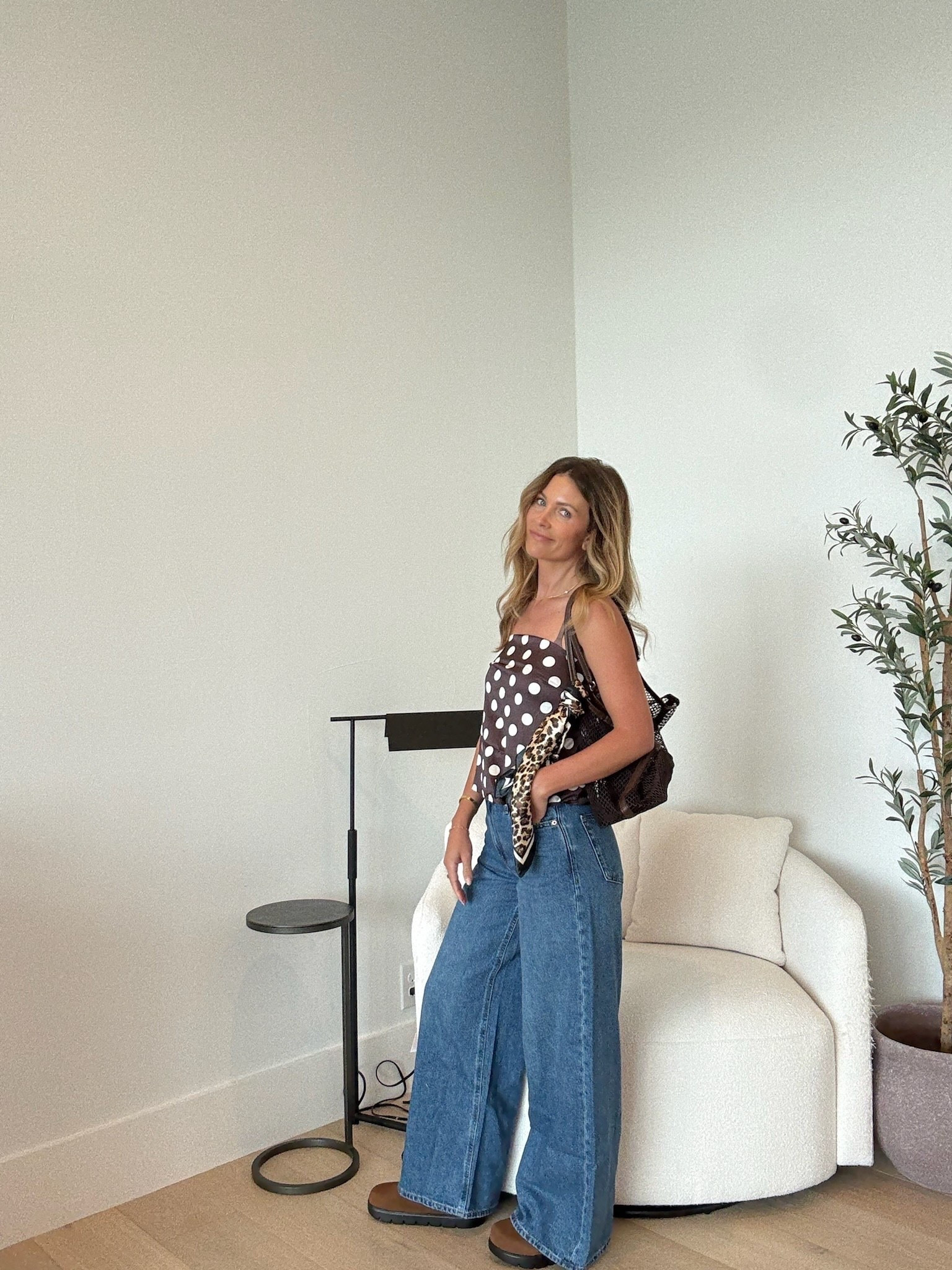 Have you tried the VIRAL @gap jeans?! 👀 I swear they look good on everyone! I got my normal size 25 in regular and I’m 5’3” for reference!