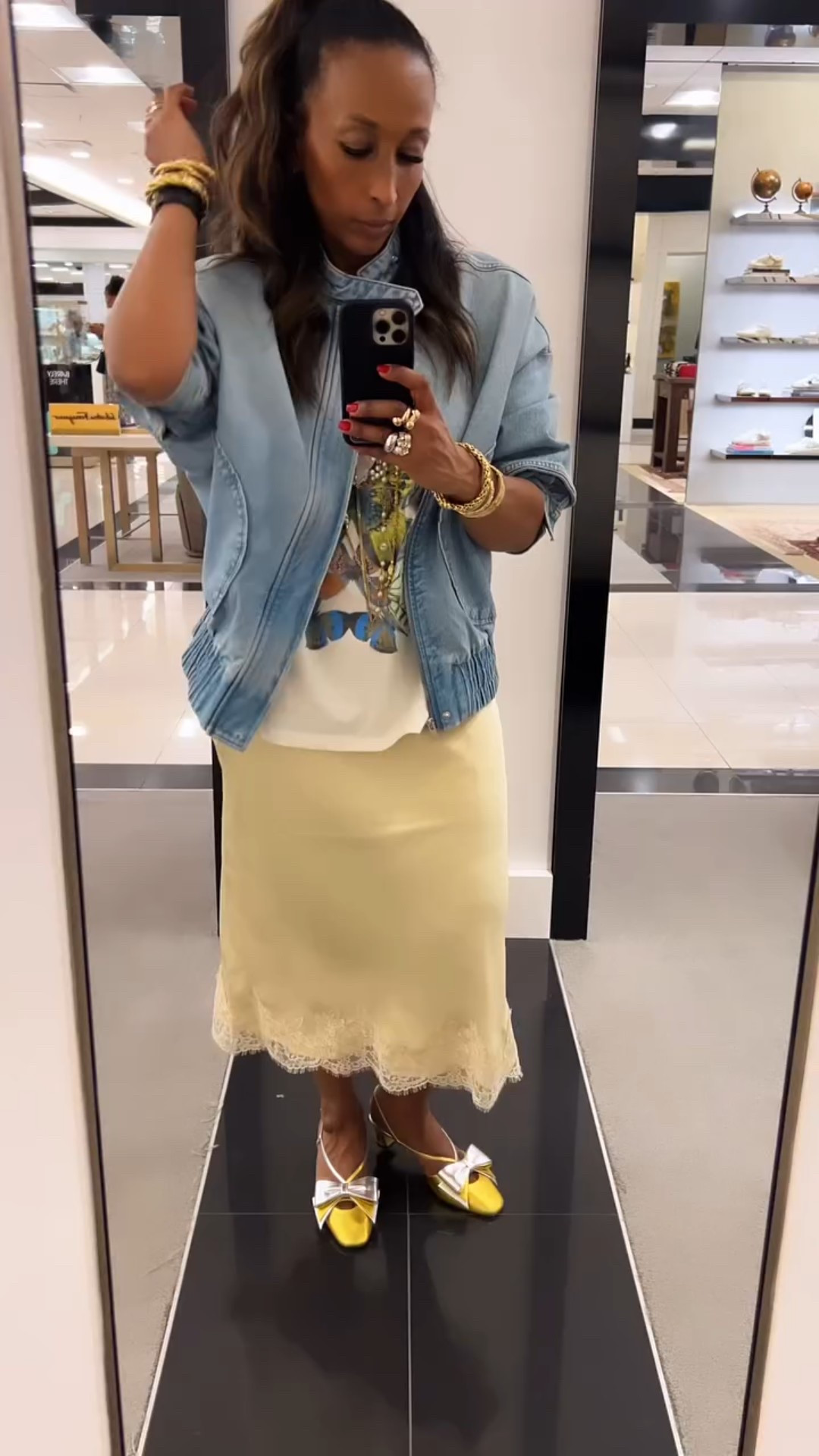 #ootd Weekend look locked in…💛💐

Comment ‘fit’ and I’ll send the breakdown.

#styleinspo #fashioninspo #butteryellow #springfashion #styledbyme #dmvfashion