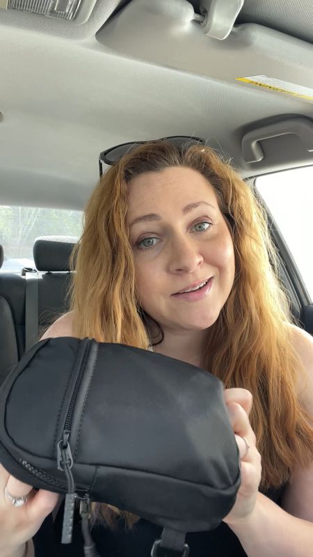 Do a little what’s in your bag with me! The last item is just 🤦🏼‍♀️and obviously not linked. Just about everything else is though, so snag some purse must-haves!

#LTKVideo #LTKitbag #LTKbeauty