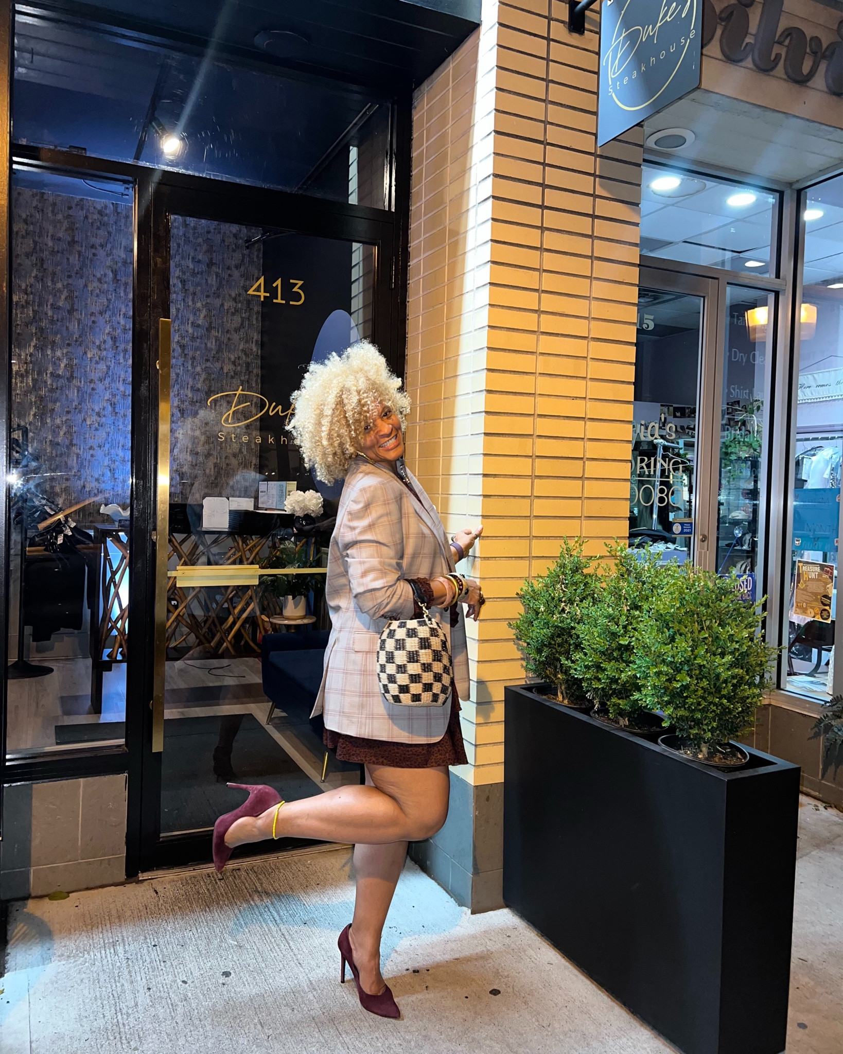 Last night at Dukes …

@dukesteakhouse #dinner #nightout #summernights #ootd #styleinspo 

Comment Shop

Blazer: @macys 
Coord: @uniqlousa 
Heels: @kendallandkylieclothingline (OLD)
Bag: @shopclarev 
Rings: @hellobaabs (use code STORY20 for $$$ off)

#LTKootd #LTKdayinmylife #LTKOver40