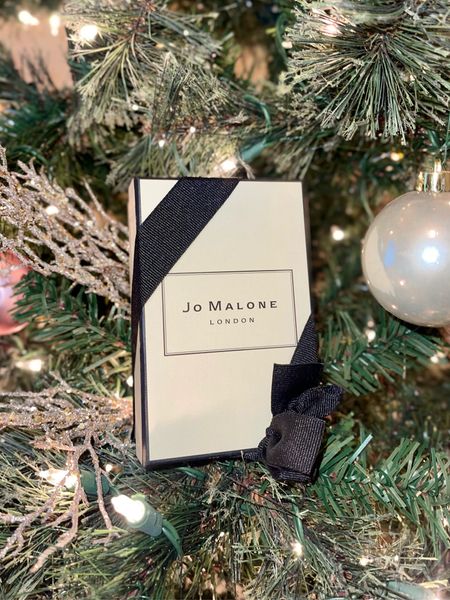 Need a last minute gift idea? 🎁 

This is THE scent of the season and also my favorite! 🎄✨ Check out @sofiarichiegrainge’s signature holiday scent from @jomalonelondon called Scarlet Poppy. I’ve been enjoying it this season and wear it almost everyday. The scent has notes of Ambrette, Scarlet Poppy, and Tonka Bean.

Buying from Sephora? Use code FRAGRANCE20 for 20% perfume through December 24! 

Jo Malone London gifted me this fabulous holiday scent 🫶🏾 thanks a ton! 🎉



#LTKHoliday #LTKGiftGuide #LTKSeasonal