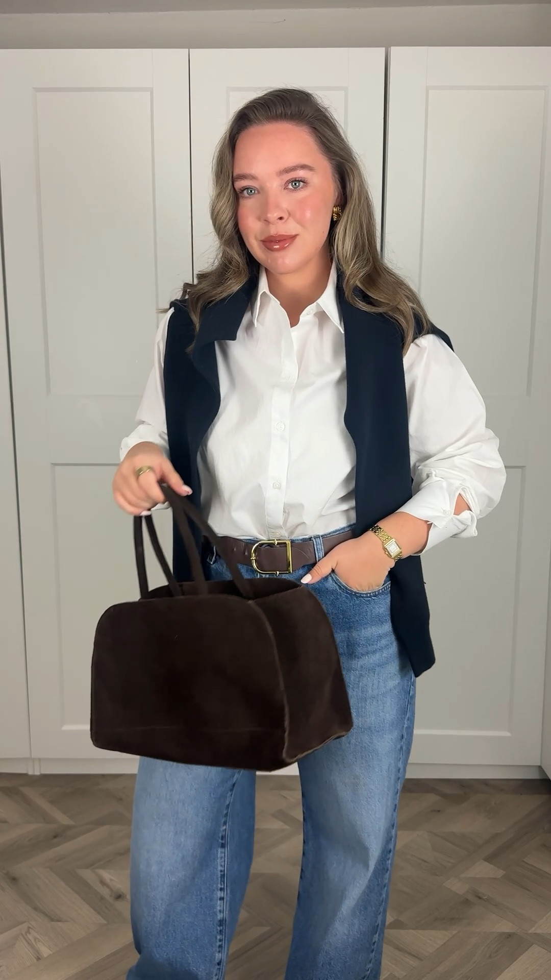 a simple spring outfit formula to recreate ✨

They don’t do these exact jeans anymore but in uniqlo I’m a large / 32 waist and in Abercrombie jeans I’m a 31 short (I’m a UK14 5ft 2 and a half) 

I wear a medium in the shirt and jumper 

#LTKjeans #LTKmidsize #LTKspring