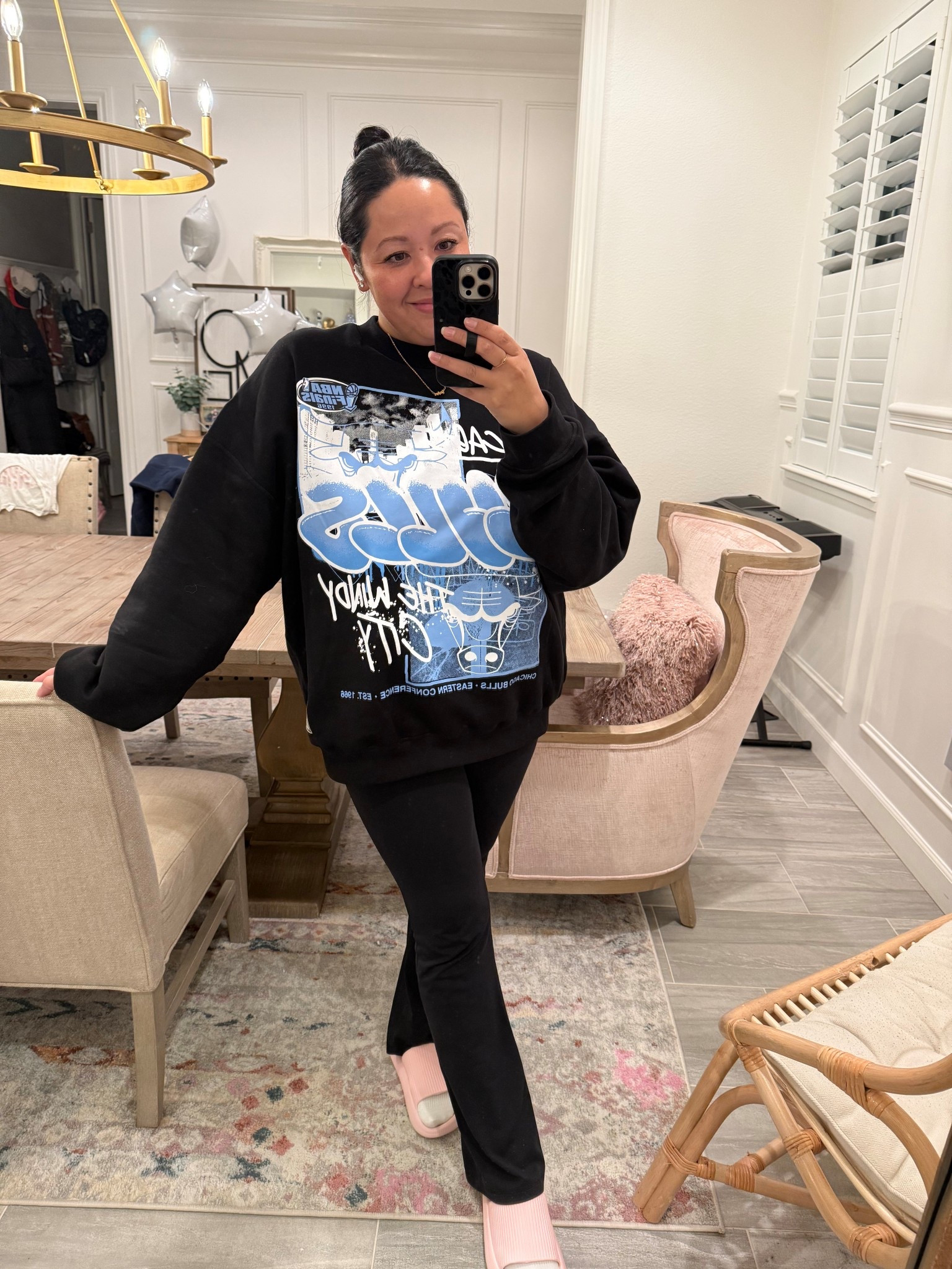 stole my hubby’s new sweatshirt🖤 it’s so comfortable + the arms are nice & long :: size xl

#LTKmomlife #LTKootd