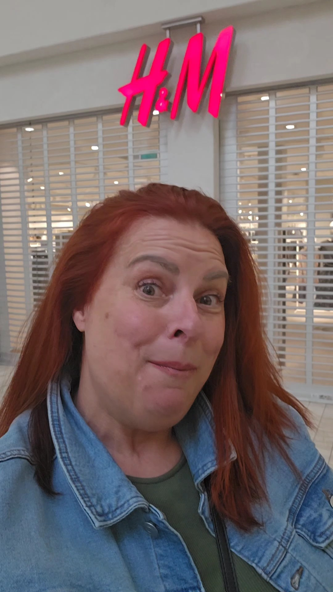 Go Girl chez @hm ils ont de super beaux vêtements👌 pour les Curvy+ et même taille plus. Ils sont vraiment fait grand 🫶....** le Blazer est en boutique seulementVoici quelques ensembles pour t'inspirer ..#h&m #50andcurvy #50etcurvy #50instyle #style50plus #h&mcurvy H&M pour tailles plus - h&M pour taille plus

