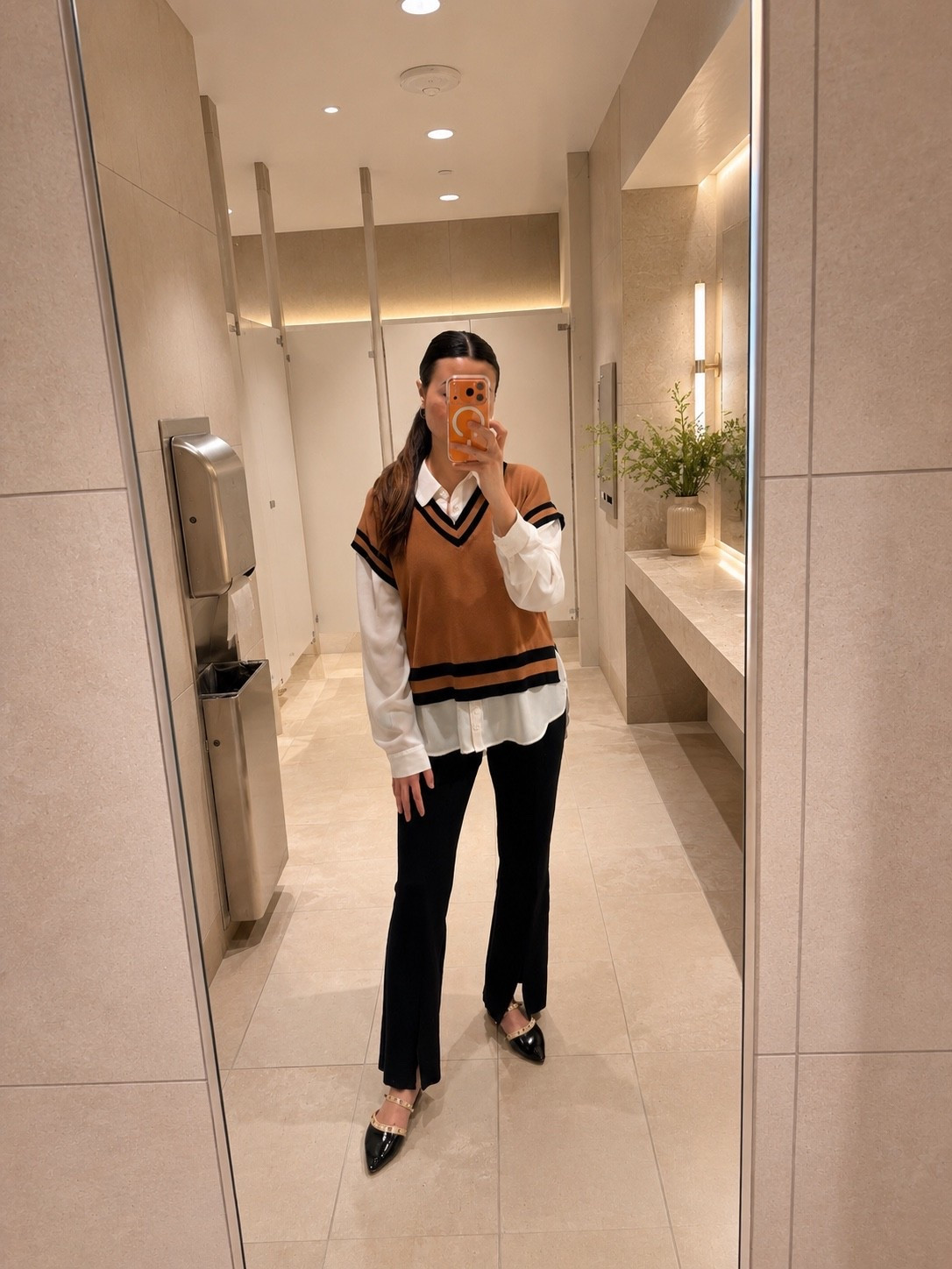 Cute & comfortable outfit for the office :)

I’ve tagged similar products, but have also included the item ID numbers of similar products from SHEIN:

Blouse: 292426150, 4308246, 26516205
Flats: 2402010

#LTKootd #LTKPetite #LTKWorkwear