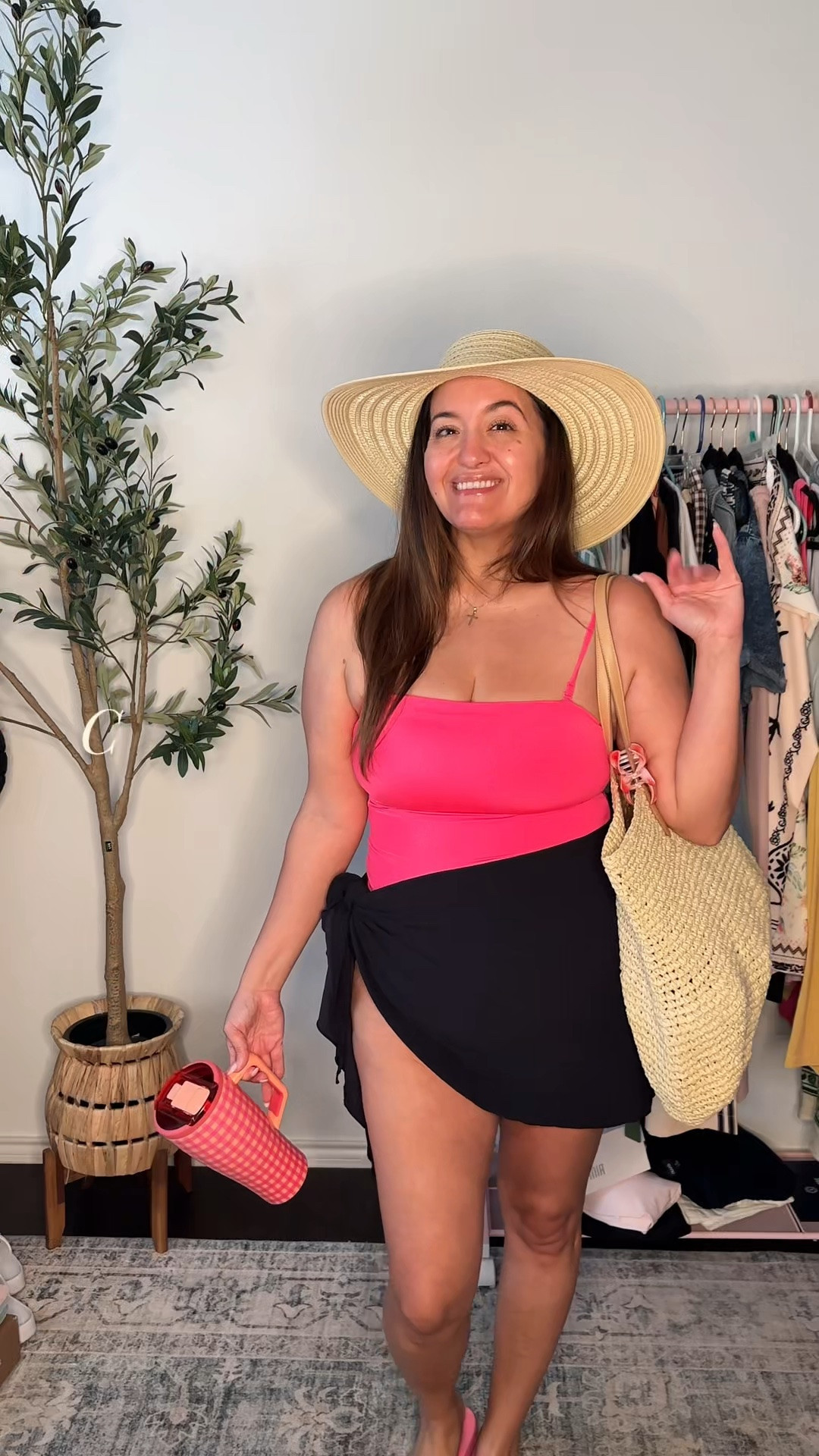 What’s in my bag pool edition not shown many snacks😆

@nuuds 
@Supergoop! 
@Teleties 
@crocs

#LTKmomlife #LTKMidsize #LTKSwim