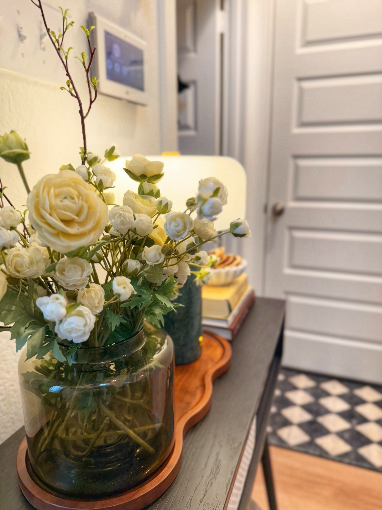 The checkered rug adds the dimension here!!! 

#LTKHome