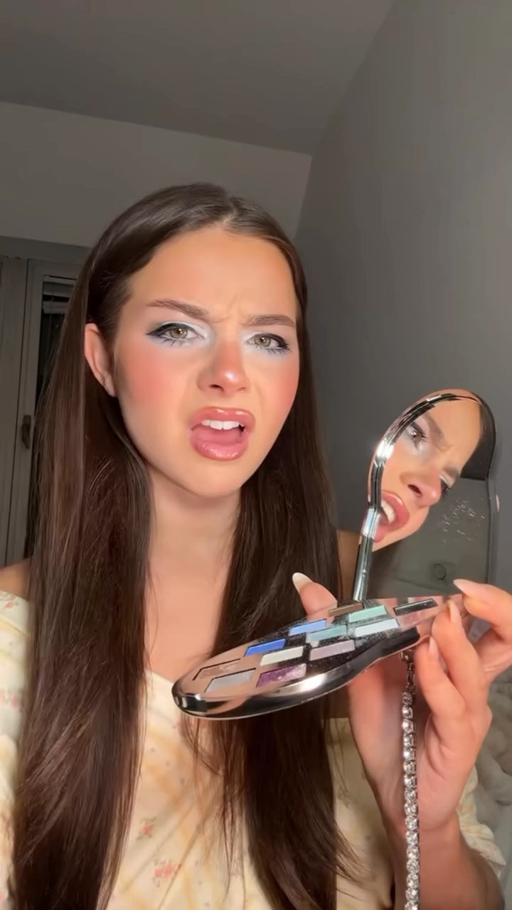 hope everyone had a lovely easterrrr 🤍🐇 instead of coloring eggs, i just deliriously color my eyelids at midnight before washing my face and somehow zara larsson/sophie senot are responsible 
-
using @dolcegabbana_beauty Eye Dare You! Palette and EverInk Liner on top of day old makeup holding on for dear life
-
-
-
#makeupinspo#colorfuleyeshadow#eyeshadow#DGbeauty#zaralarsson