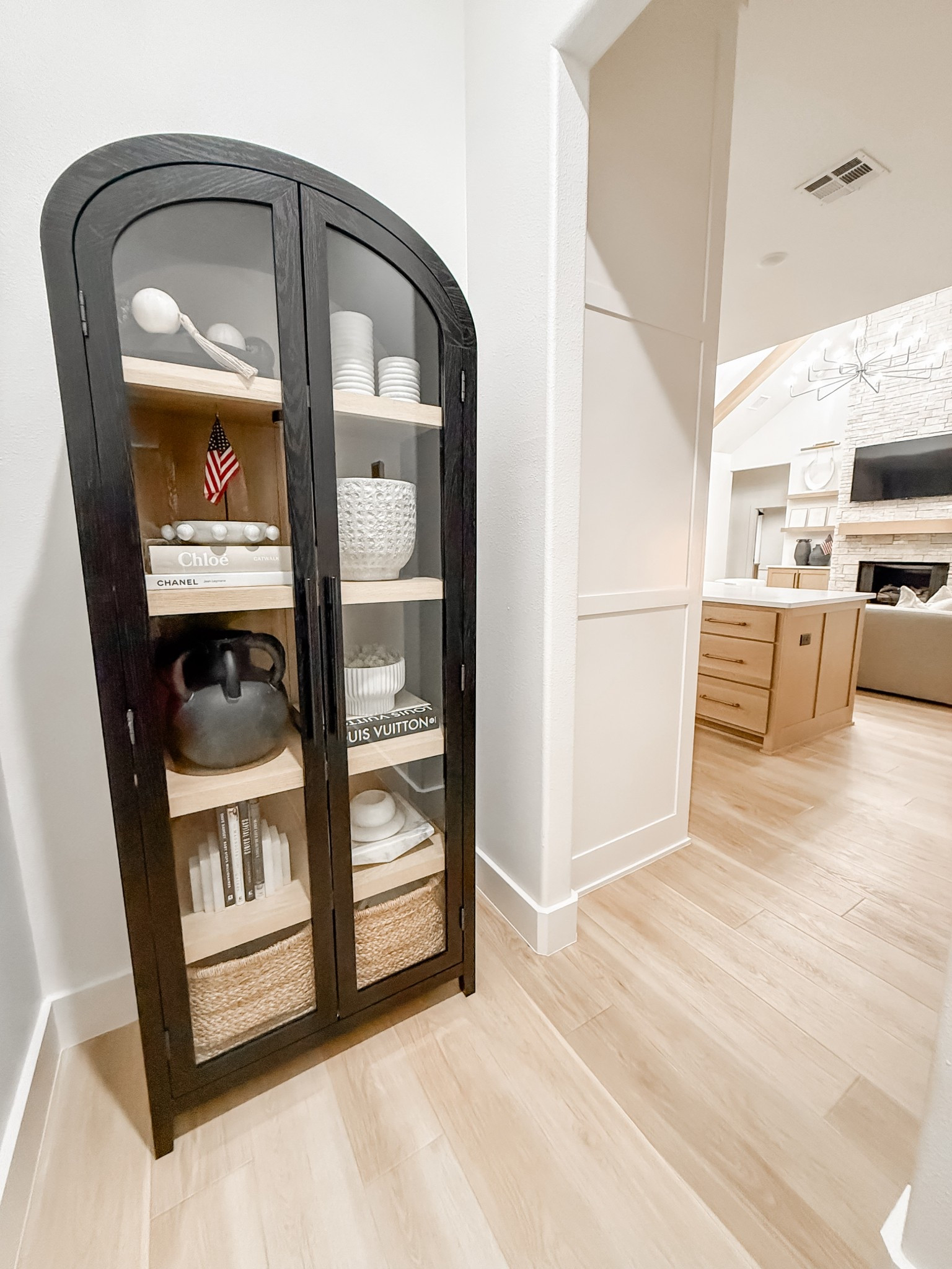 Walmart gets the BEST planters and they are so affordable. Keep in mind these can be used for so many things other than plants.

Just to name a few…..
Tissues 
Cooking utensils 
Remotes
Pens, pencils, scissors 
Makeup brushes 

These never last long so order quickly! 
Comment PLANTERS for the links. 


#walmartmusthavedecor #walmarthomefinds #walmartdecorfinds #thinkoutsidetheboxwhendecorating #affordabledecorfinds 

#LTKHome #LTKSummerEdit #LTKSaleAlert