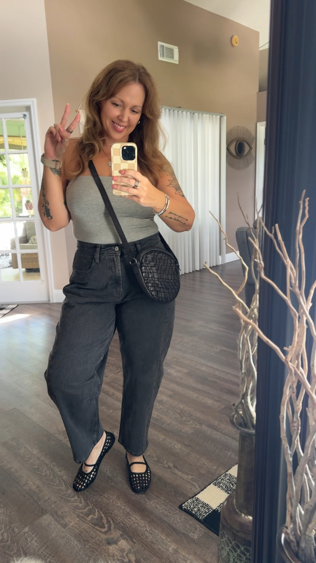 I’m pretty sure I am obsessed with these barrel jeans from Old Navy and these tube tops from TJ Maxx! ￼#barreljeans #oldnavyjeans #tjmaxxfinds #fashiontiktok #ootdideas 
