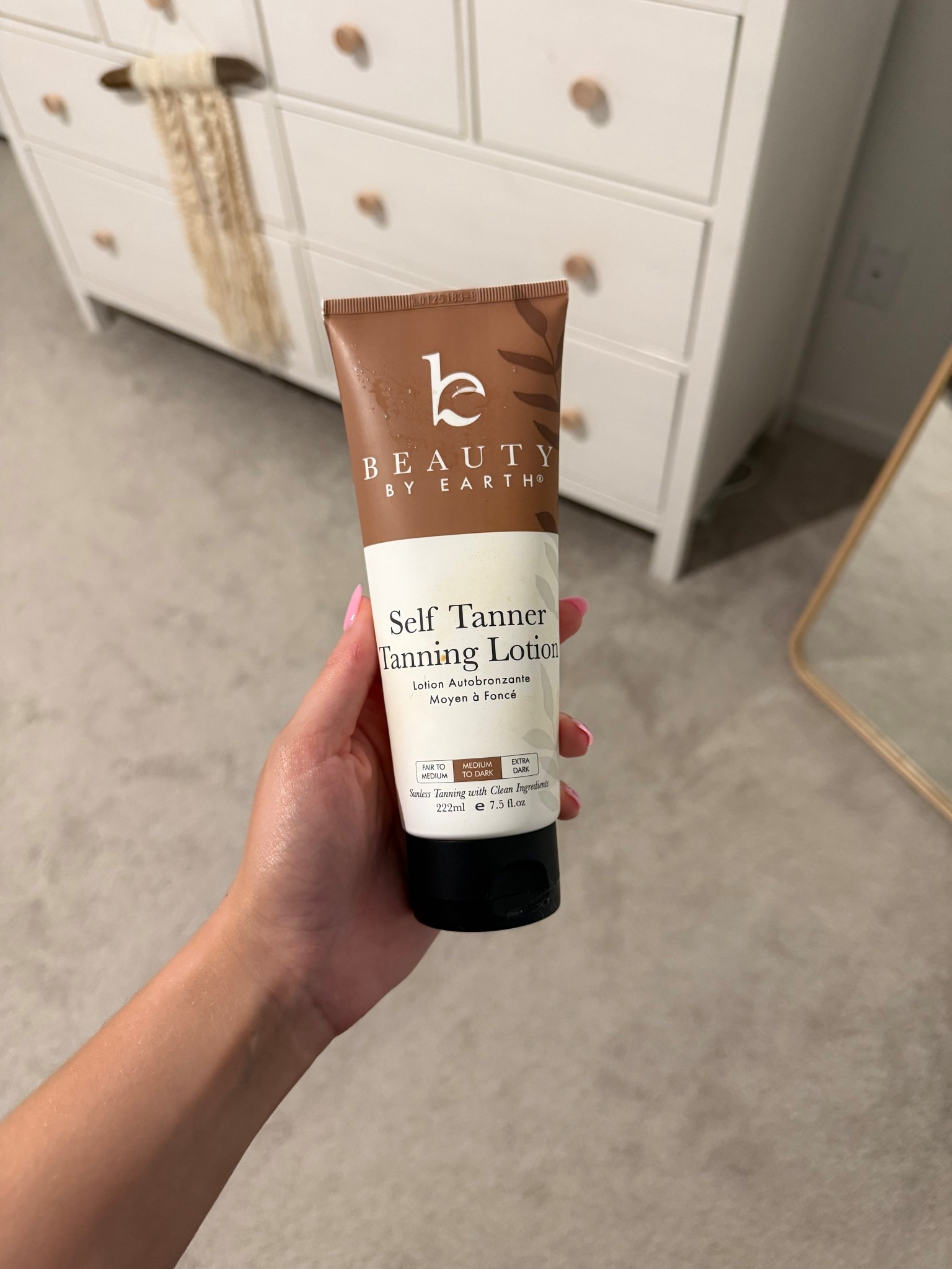 my favorite non toxic self tanner! been using this while pregnant and i love it! so natural + glowy! i get the medium shade 😊