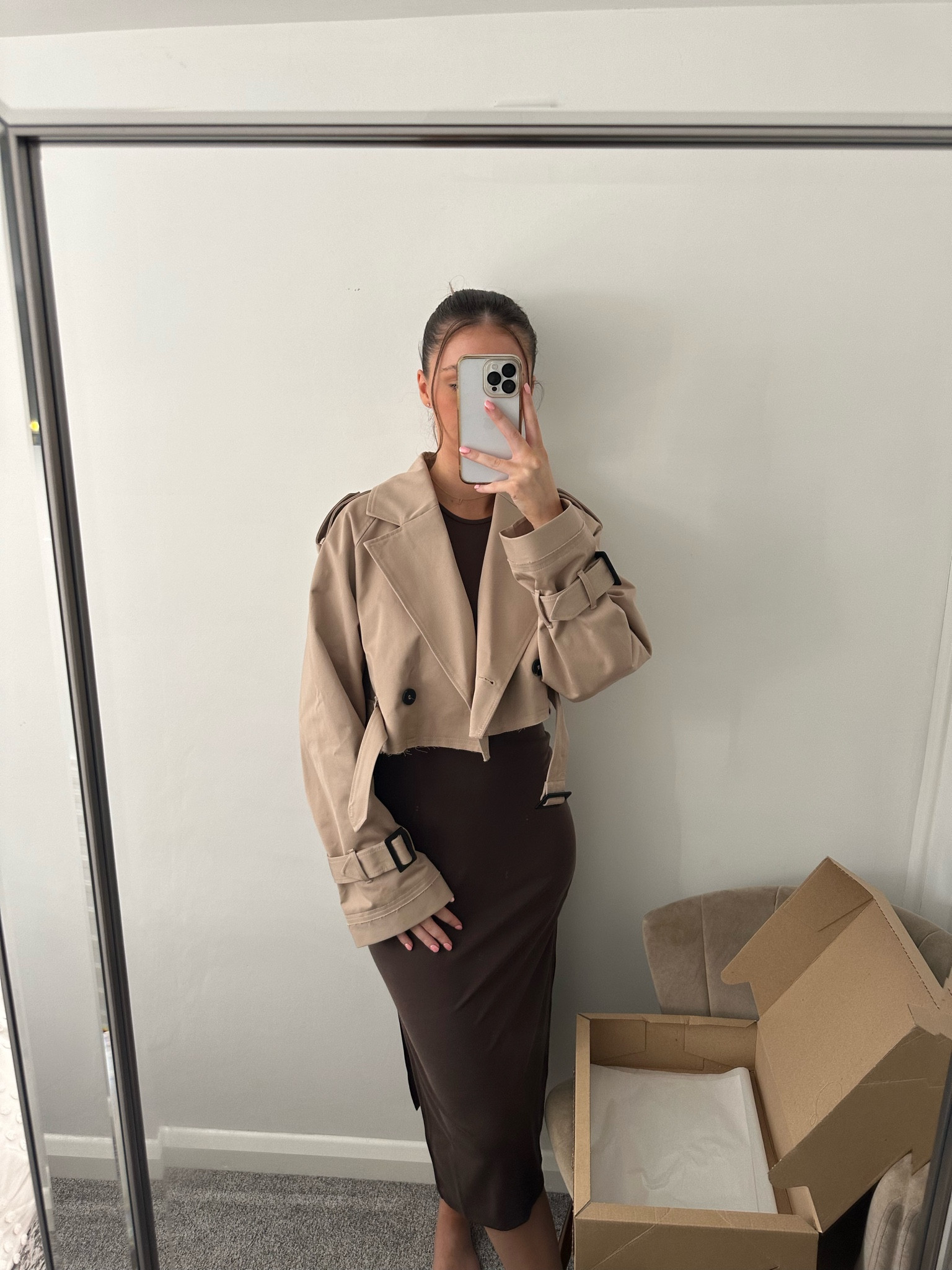 coat with bodycon dress White Coat with Bodycon Dress Outfits (5 ideas & outfits)