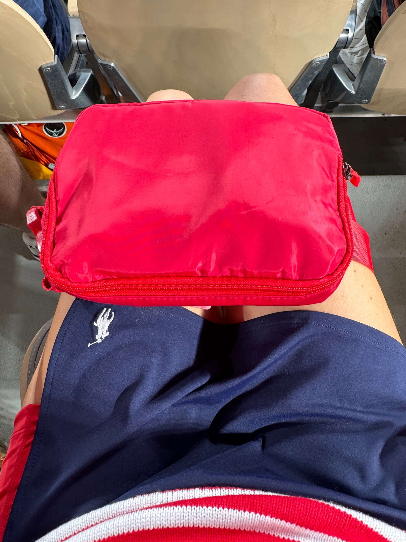 Lululemon bag dupe. Comes in great colors and great for travel. 