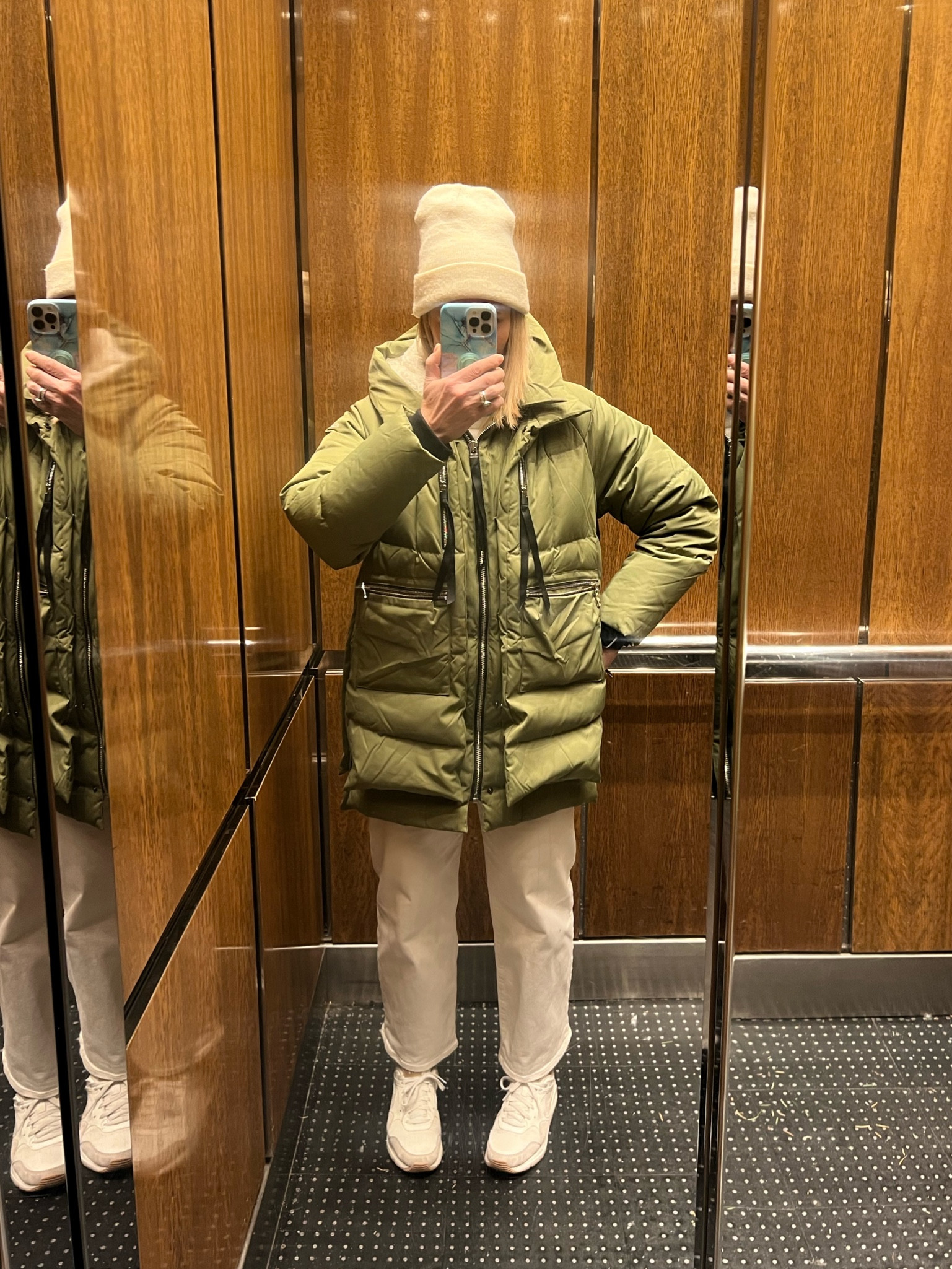 Still love this Amazon jacket that went viral, especially in 20 degree weather! It comes in tons of colors and some styles are on sale. I promise you won’t hate winter if you’re wearing this down jacket! 🥶🥶

#LTKsalealert #LTKstyletip #LTKSeasonal