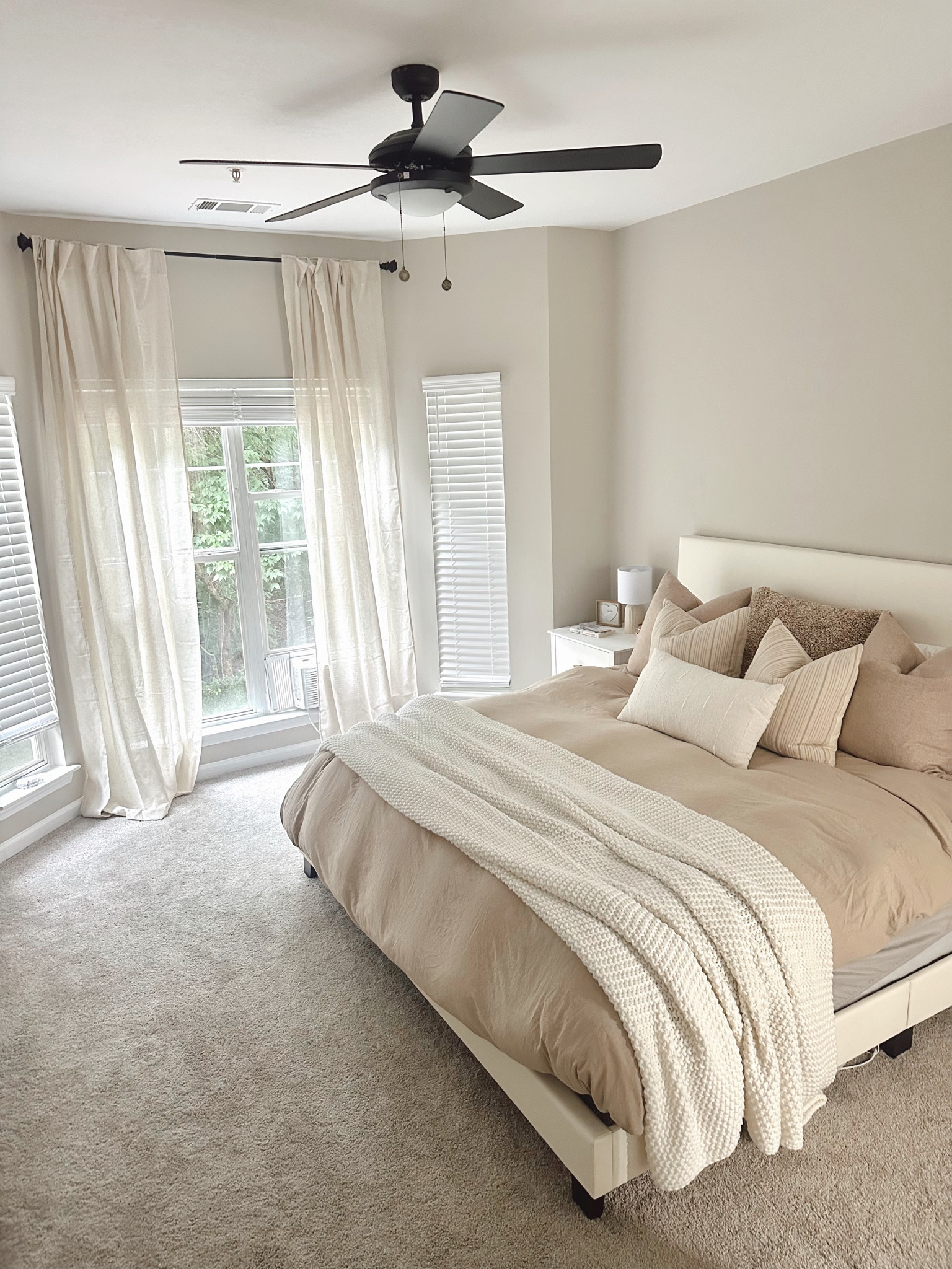Neutral bedroom 🤎 

#LTKU #LTKBacktoSchool #LTKhome