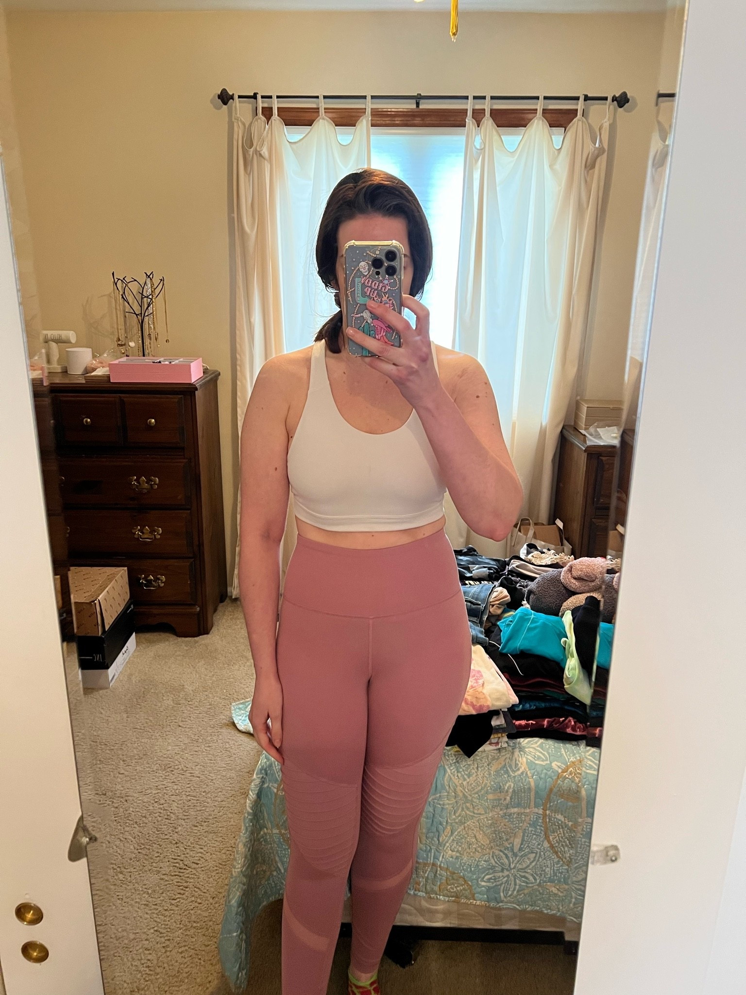 White sports bra (m). Mauve workout leggings (s). #sportsbra #whitesportsbra #leggings #workoutleggings #mauveleggings #fitnessgear #activewear

#LTKootd #LTKfitnessgoals #LTKActive