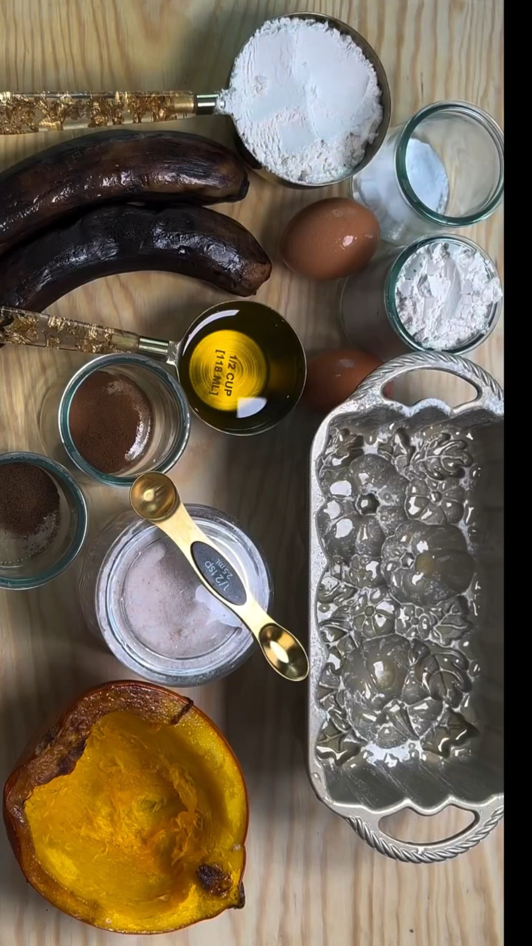 🎃PUMPKIN SPICE BANANA BREAD 🍌🍞

* 1 cup extra-virgin olive oil
* 1/2 cup honey 
* 1 cup roasted and mashed pumpkin 
* 2 eggs
* 2 bananas mashed, about 1 cup
* 1 teaspoon baking soda
* 1/2 teaspoon salt 
* 1 teaspoon cinnamon 
* 1 teaspoon vanilla extract 
* 1/3 cup brown sugar
* 1 1/2 cup of flour 
* 1/3 cup of pumpkin seed granola (optional) 

Mix dry ingredients. Make a well in the dry ingredients. Add your wet ingredients. Mix until smooth. Add your batter into a greased loaf pan. Top off your loaf with the pumpkin seed granola. Cook at 350 for up to 45 minutes or until your knife or toothpick comes out clean of batter. Let rest for 15 minutes. Serve with your favorite fall drink. Enjoy! 🍁

#fyp #fall #autumn #cozy #cozybaking #pumpkin #fallbaking #recipes #fallrecipes #pumpkinloaf #bananabread🍌 #pumpkinspice