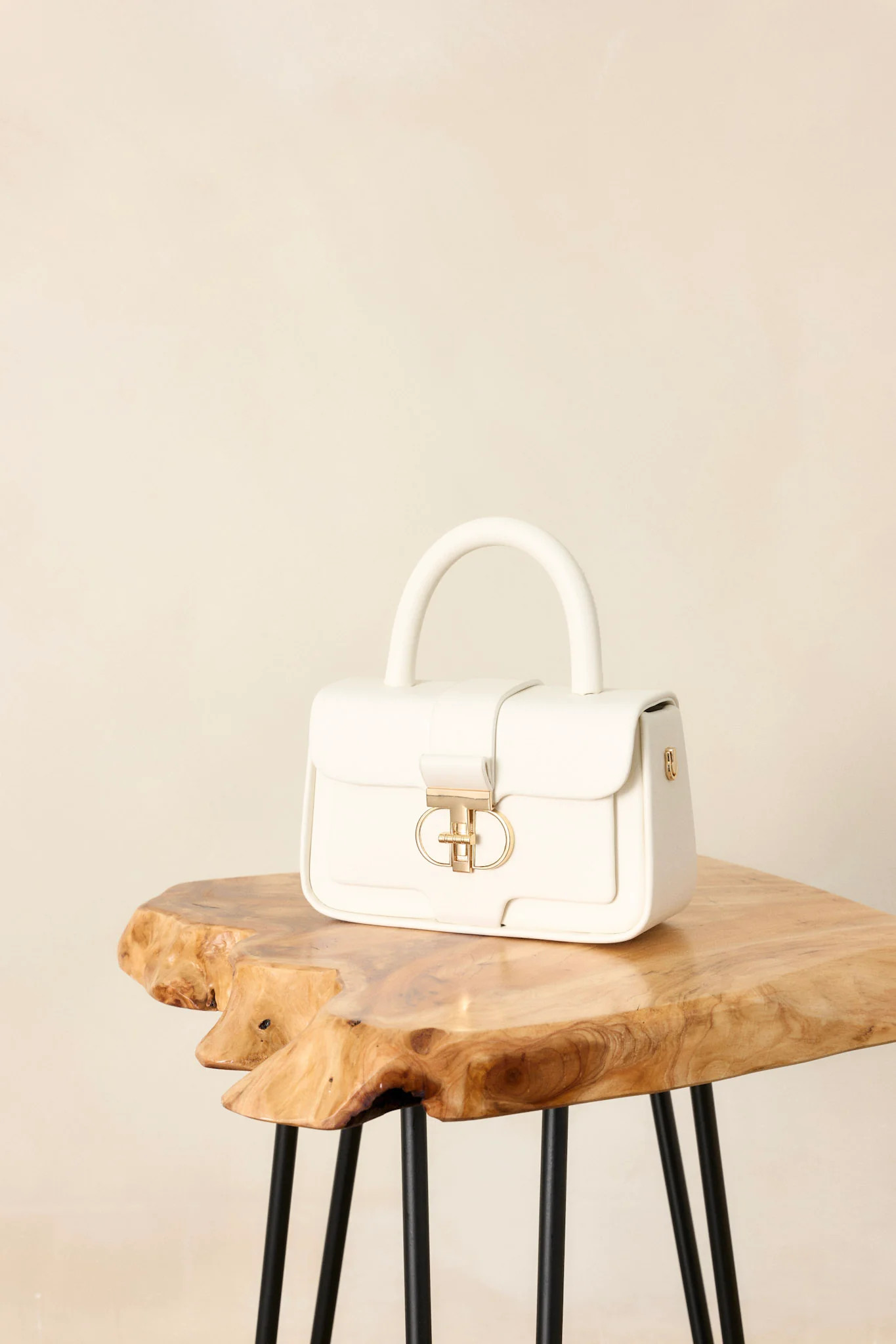 Regal Repose White Handbag | Red Dress