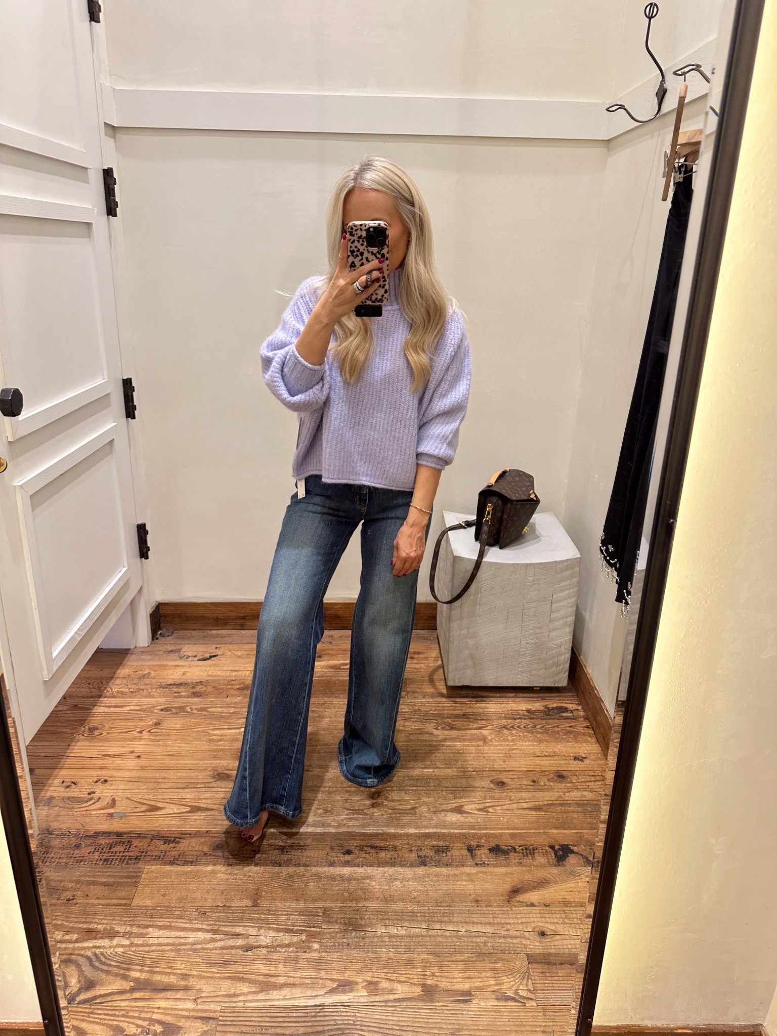 If you love higher quality jeans, now’s the time to grab some since they’re 30% off 

#LTKOver40 #LTKCyberWeek #LTKGiftGuide